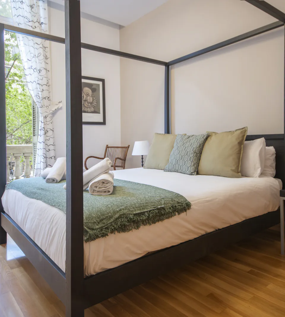 Suite Bella canopy bedroom beside leafy balcony windows
