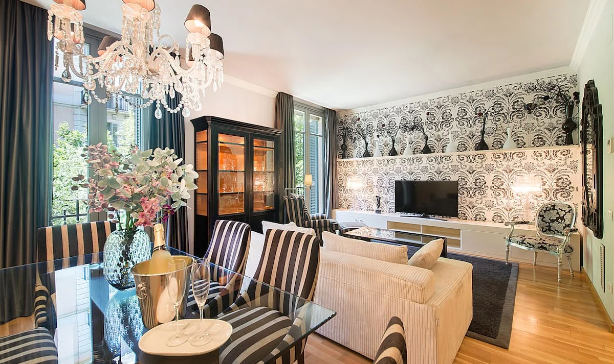 Casa Verd&uacute; designer living and dining room in central Barcelona