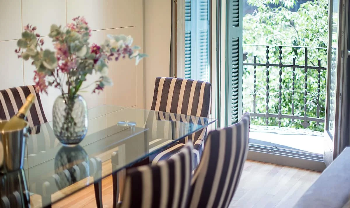 Casa Verdú dining table beneath sculptural pendant lights