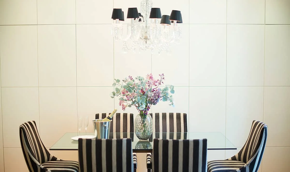 Casa Verdú glass dining table for six