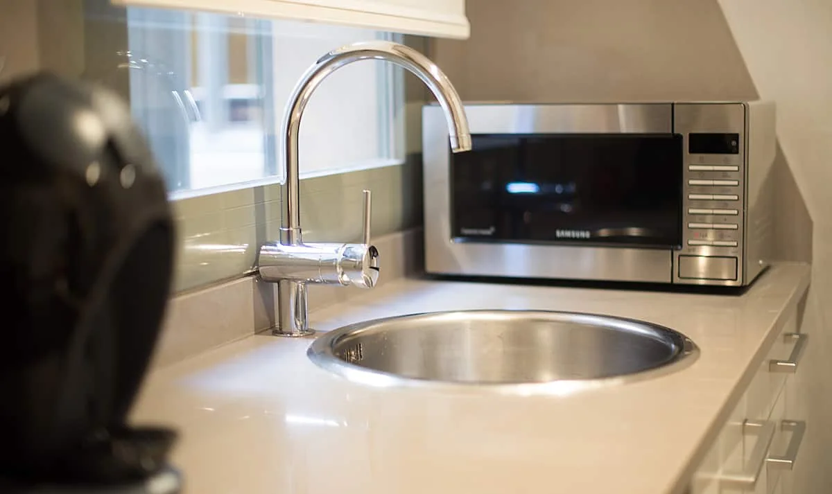 Casa Verdú sink, microwave and cabinetry