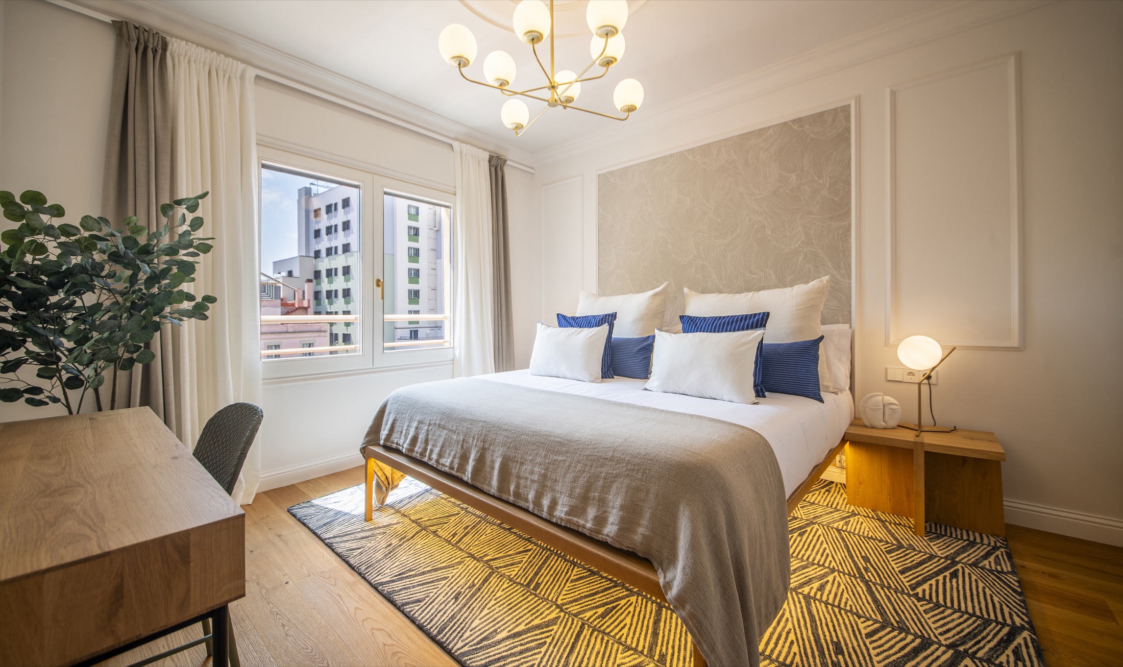 Suite Alba principal bedroom, view 02