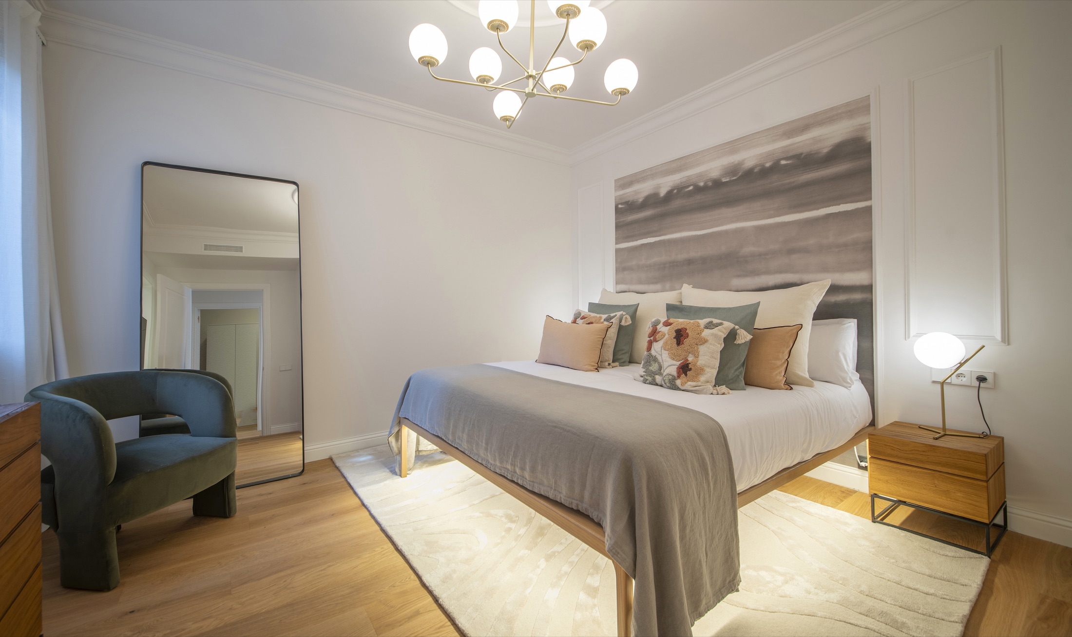 Suite Alba principal bedroom, view 07
