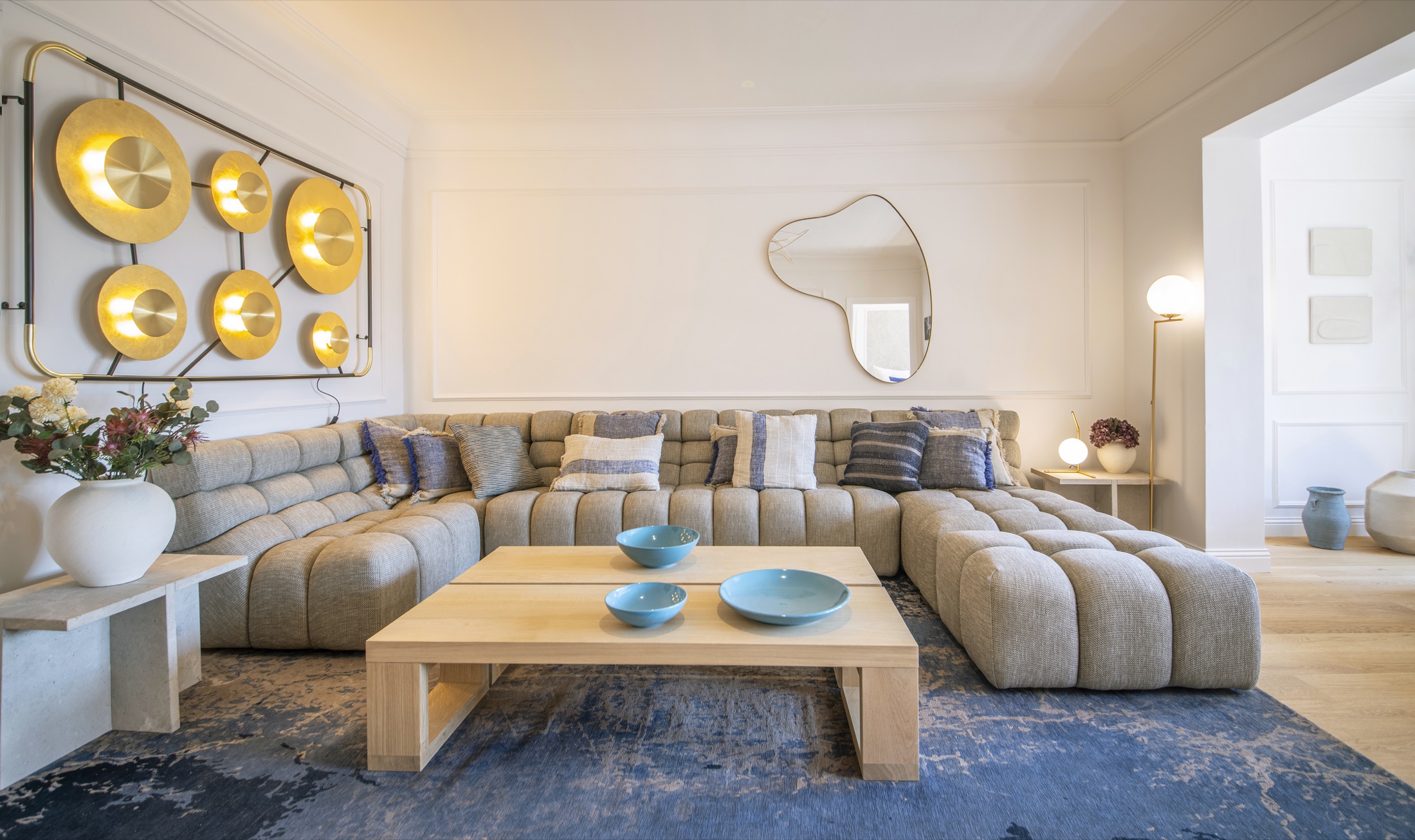 Suite Alba living room, view 02