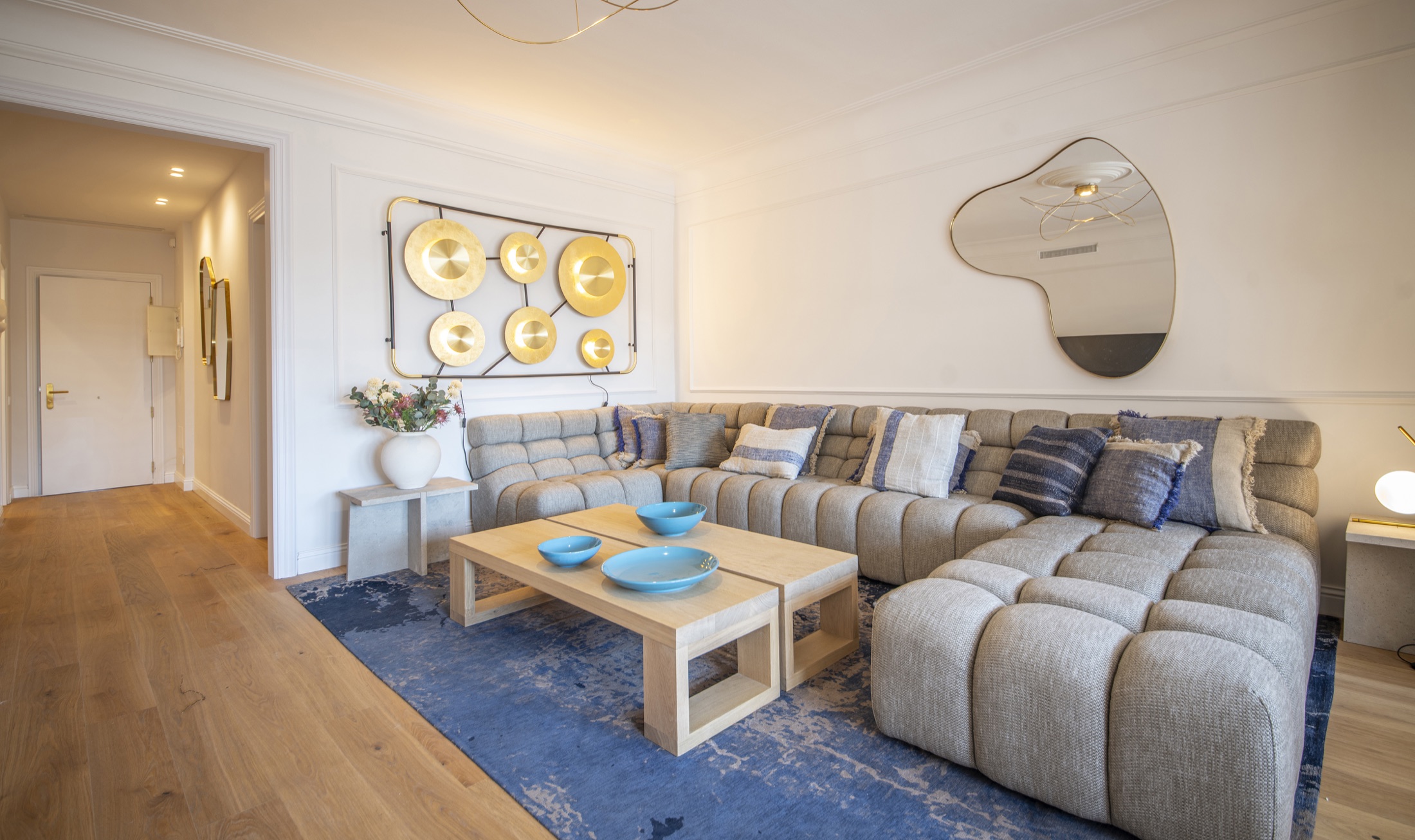 Suite Alba living room, view 03