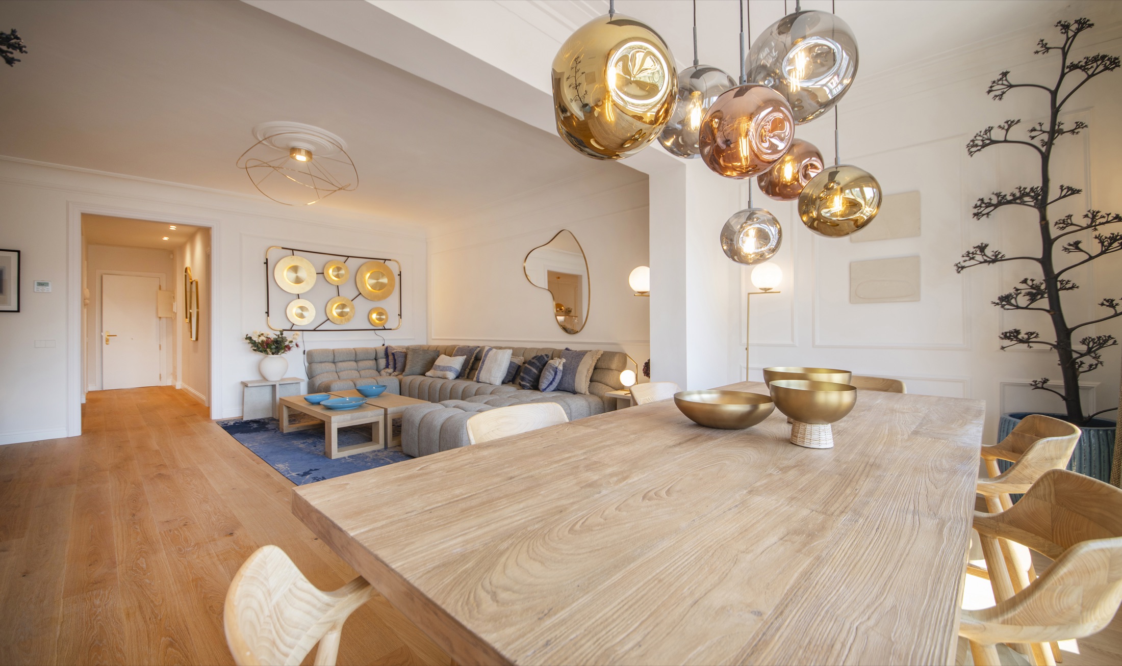 Suite Alba dining room, view 02