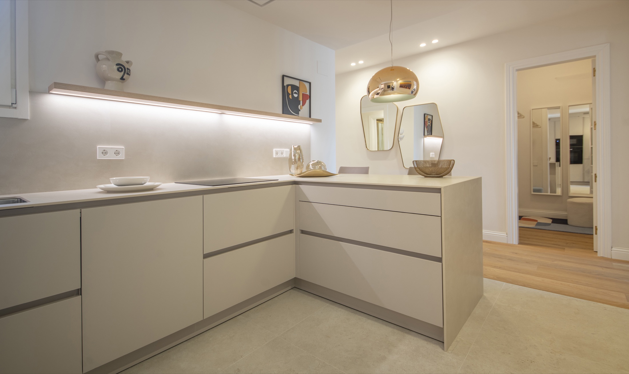 Suite Alba kitchen, view 02