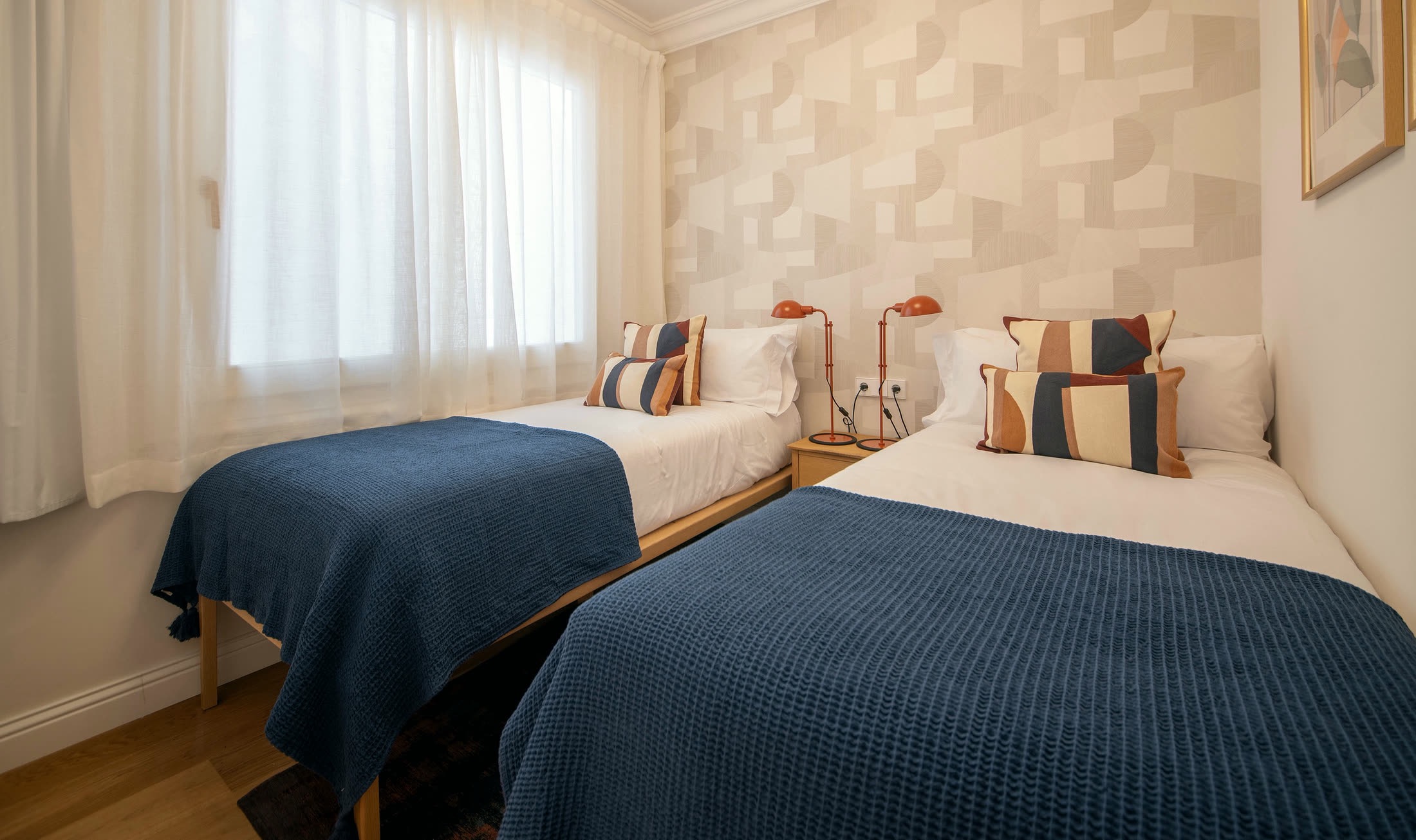 Twin bedroom in Suite Alba with two single beds
