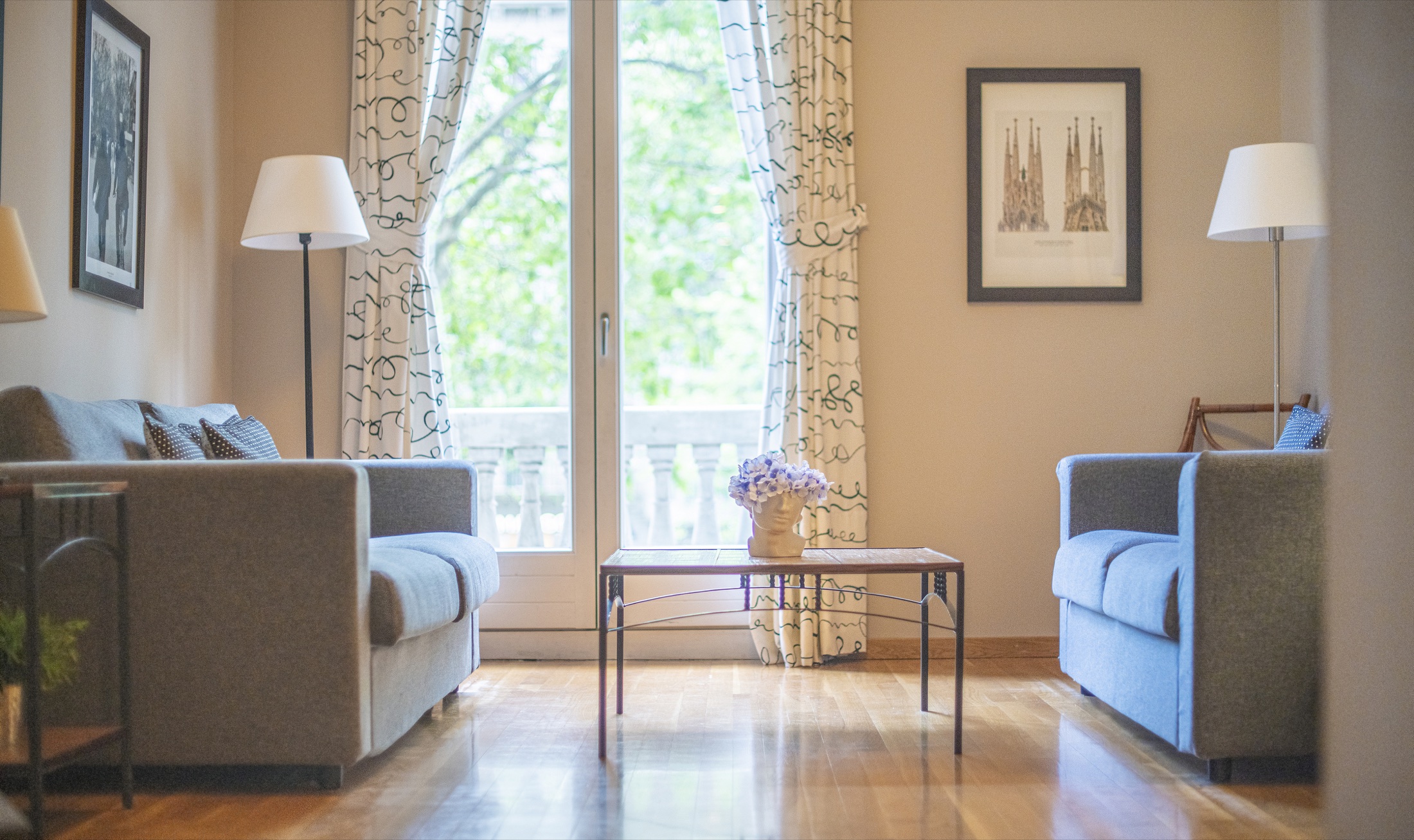 Soft daylight across the Suite Bella living room
