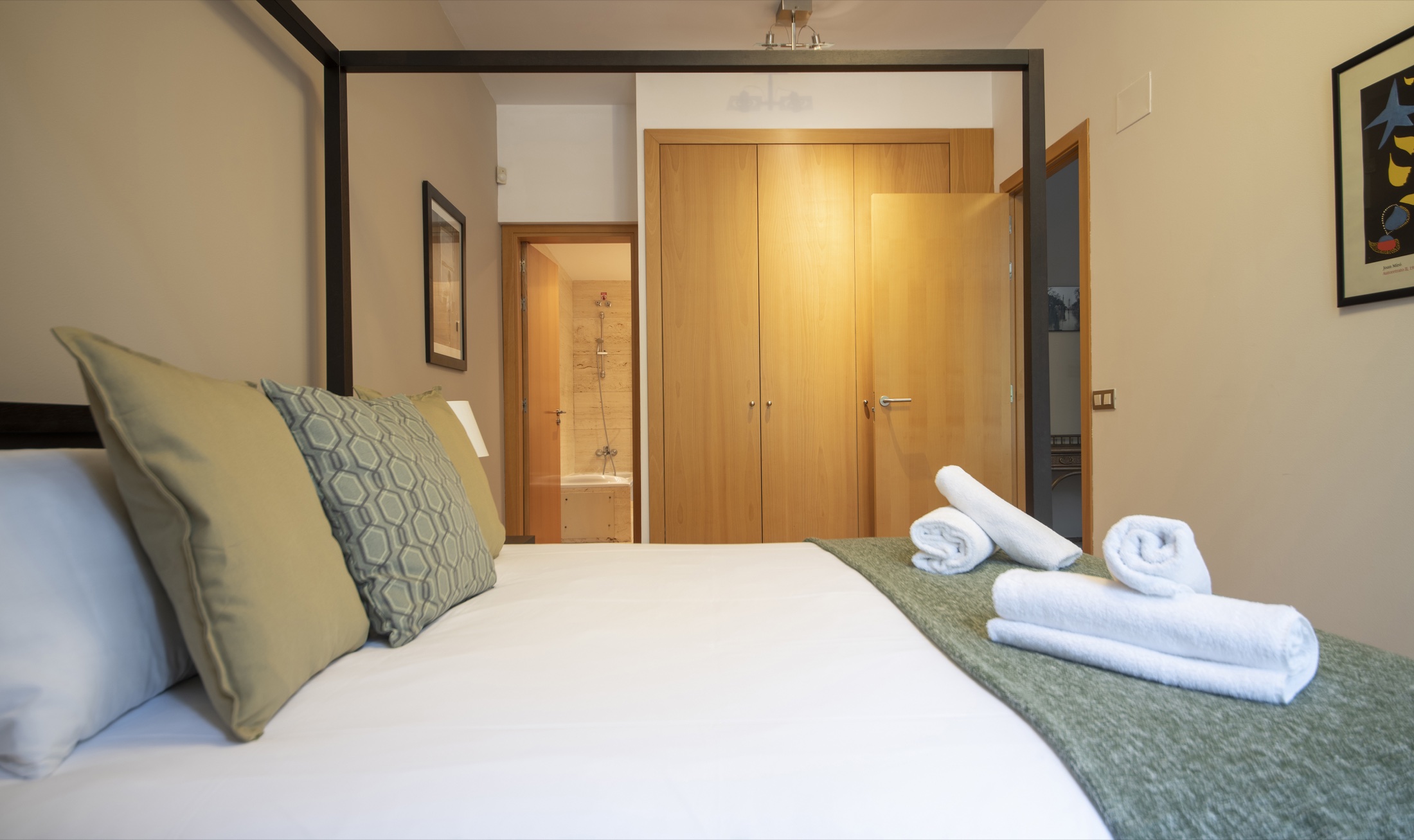 Built-in wardrobes in the Suite Bella double bedroom