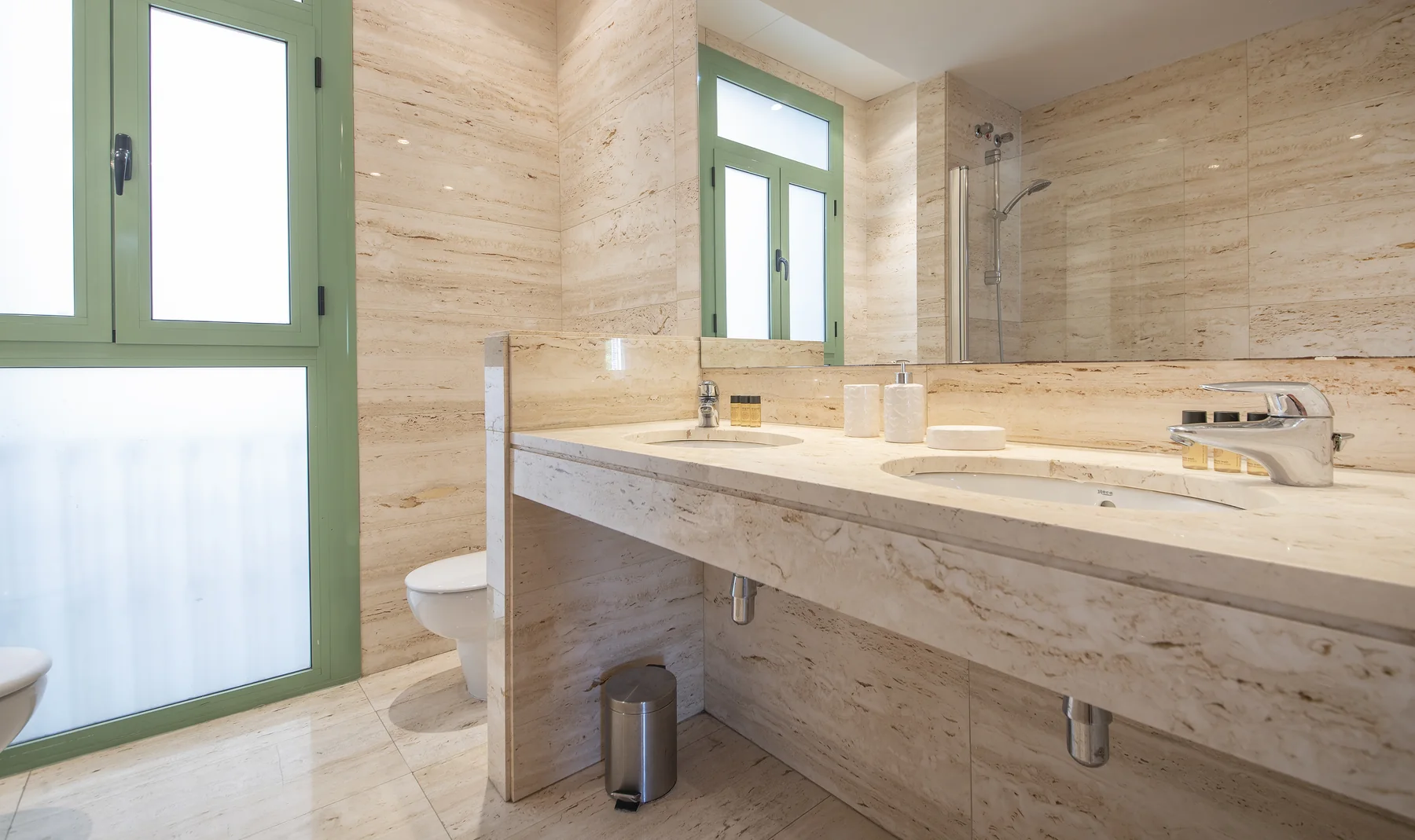 Suite Celia marble bathroom detail 2