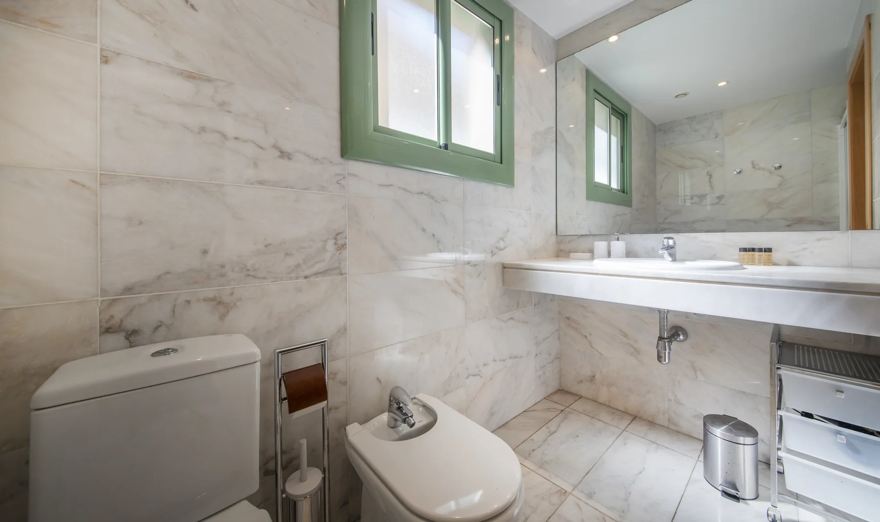 Suite Celia marble bathroom detail 9
