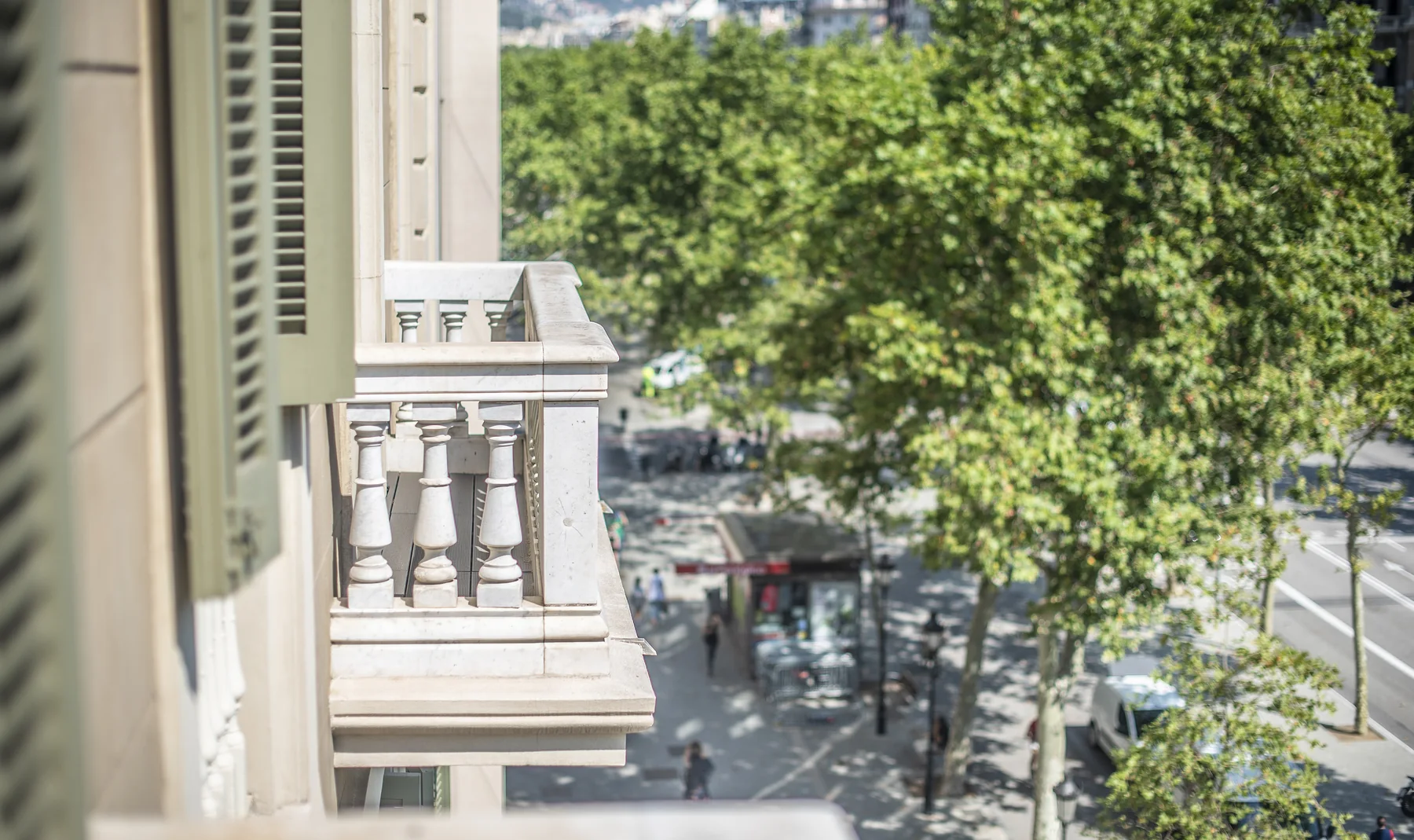 Suite Celia passeig de gràcia balcony and city view 15