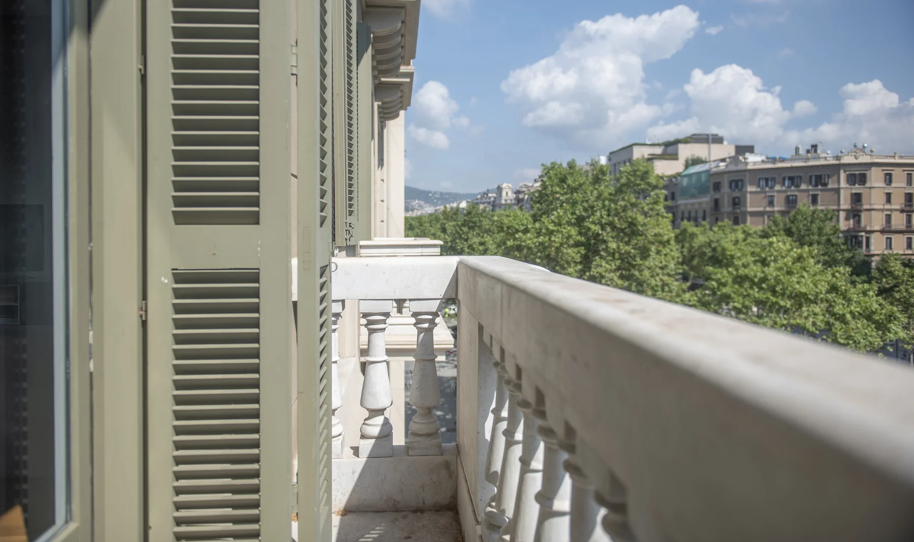 Suite Celia passeig de gràcia balcony and city view 16