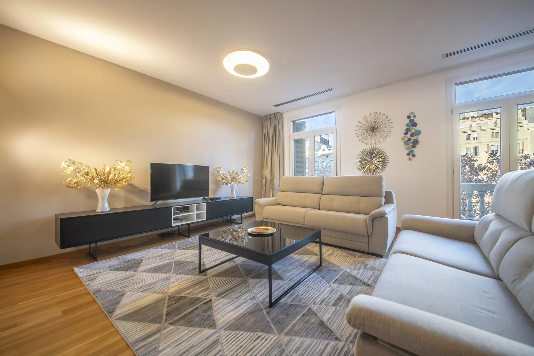 Suite Celia spacious living room detail 22