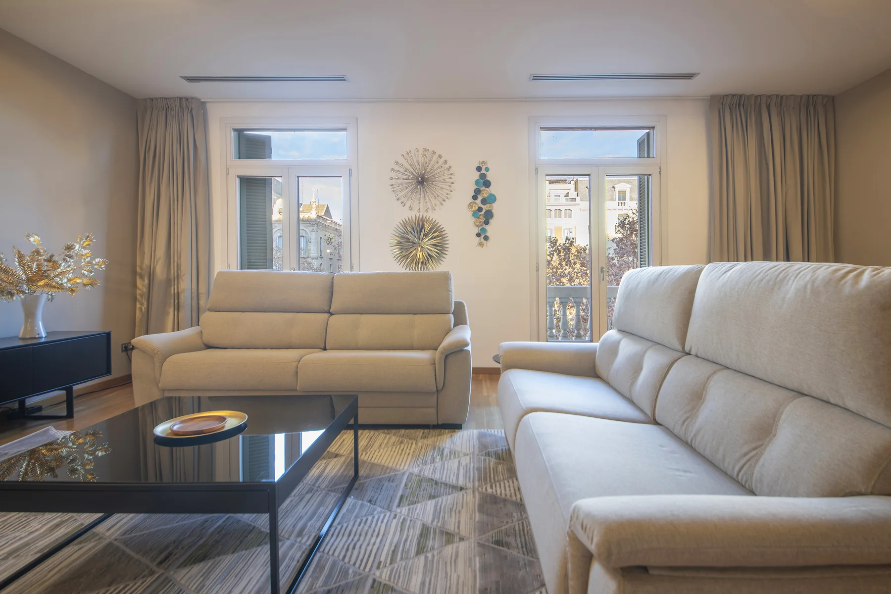 Suite Celia spacious living room detail 23