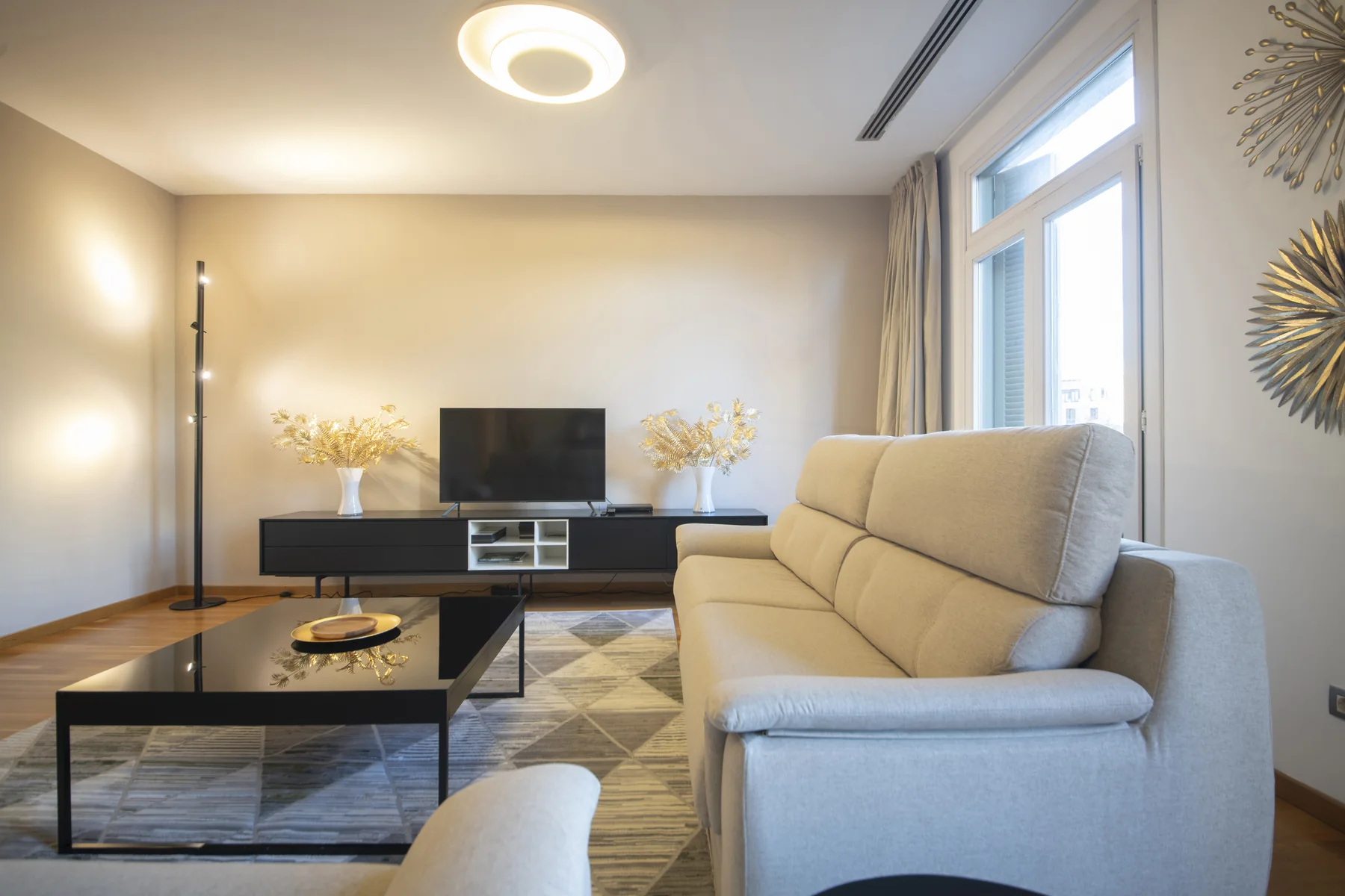 Suite Celia spacious living room detail 31