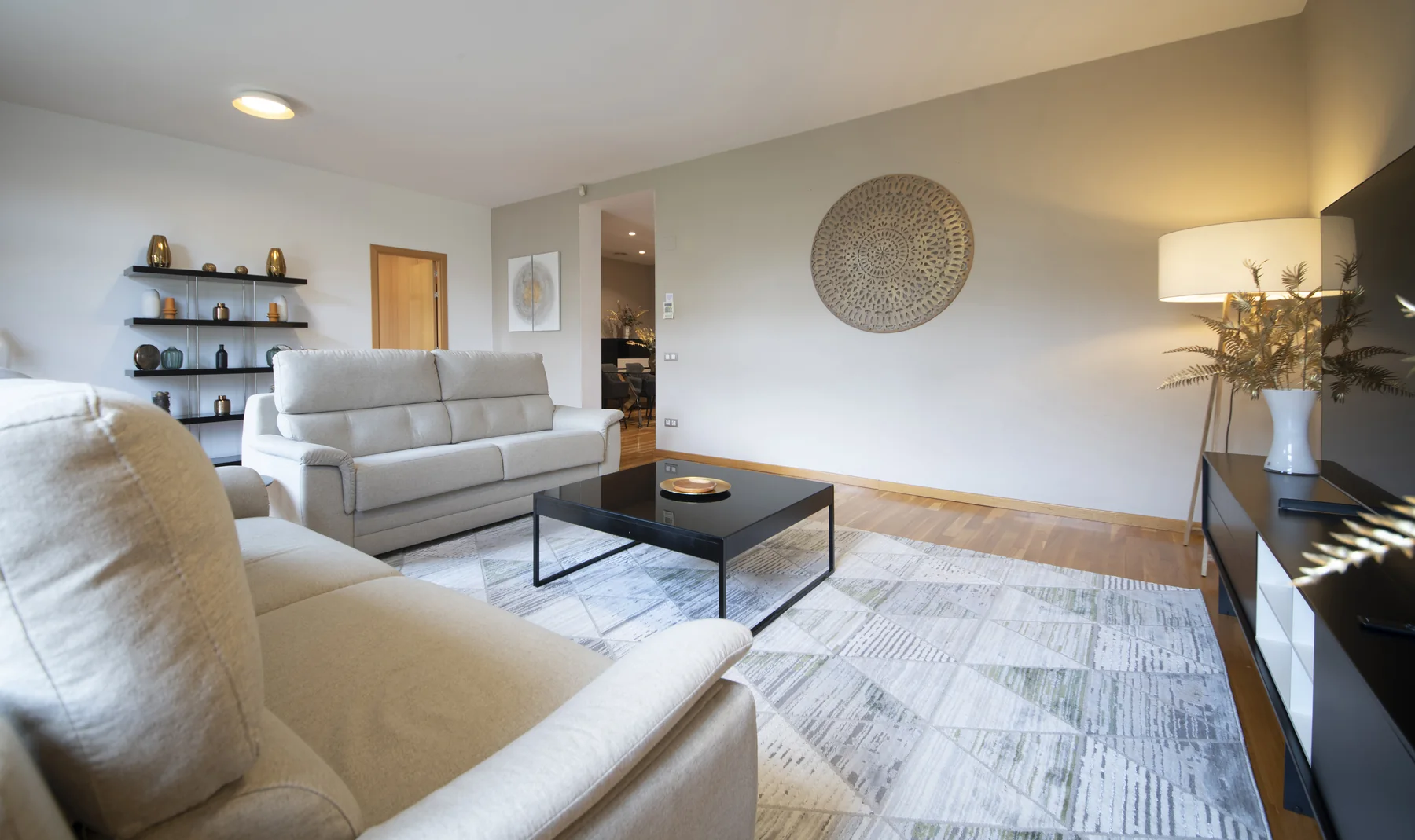 Suite Celia spacious living room detail 40