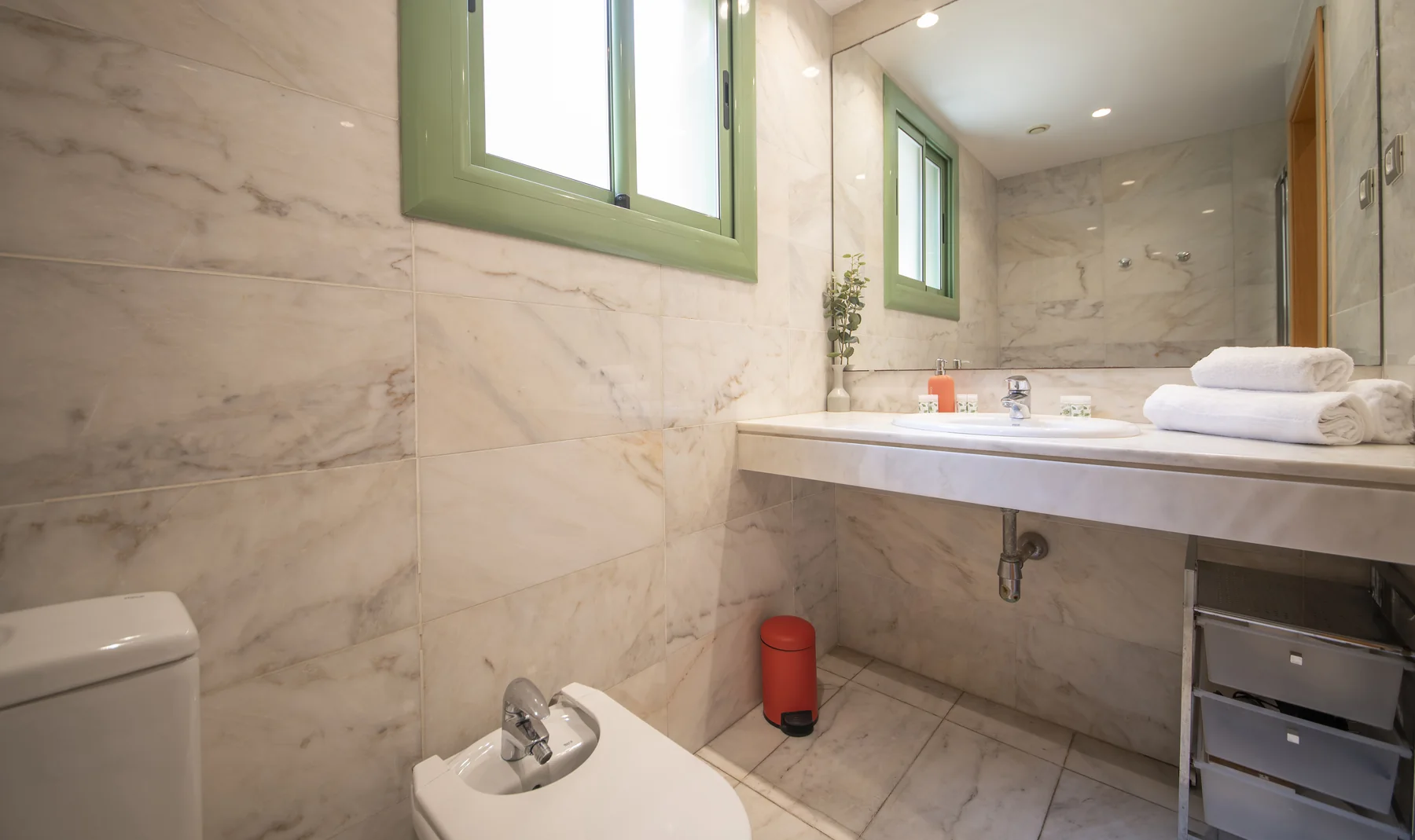 Suite Celia marble bathroom detail 57