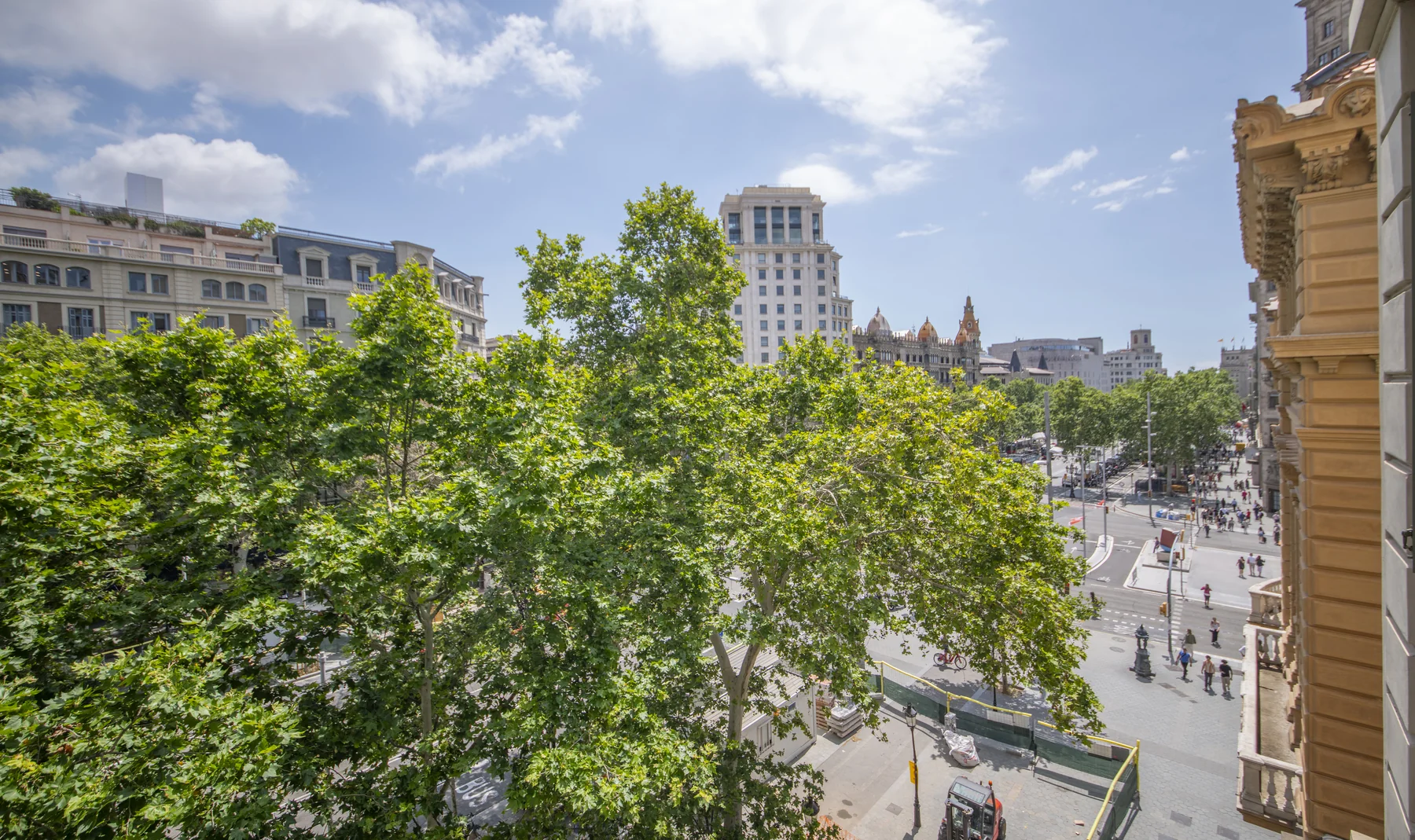 Suite Celia passeig de gràcia balcony and city view 59