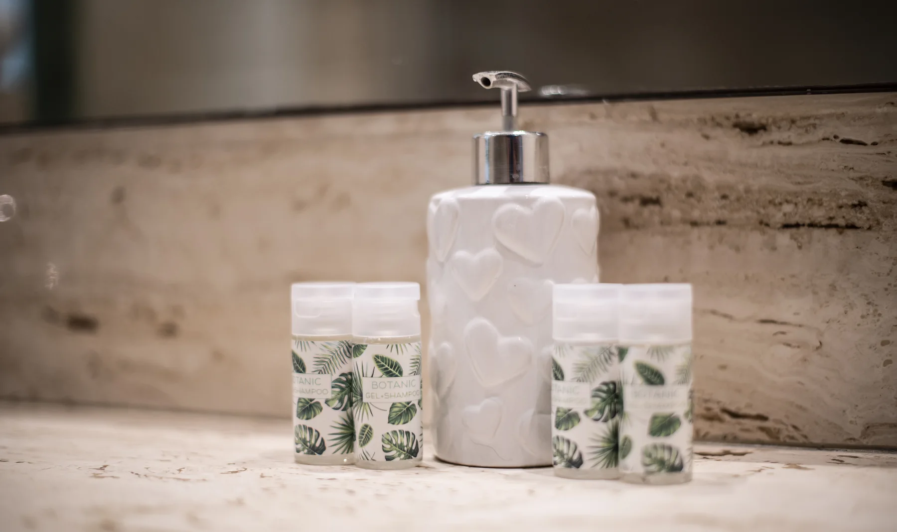 Suite Celia marble bathroom detail 70