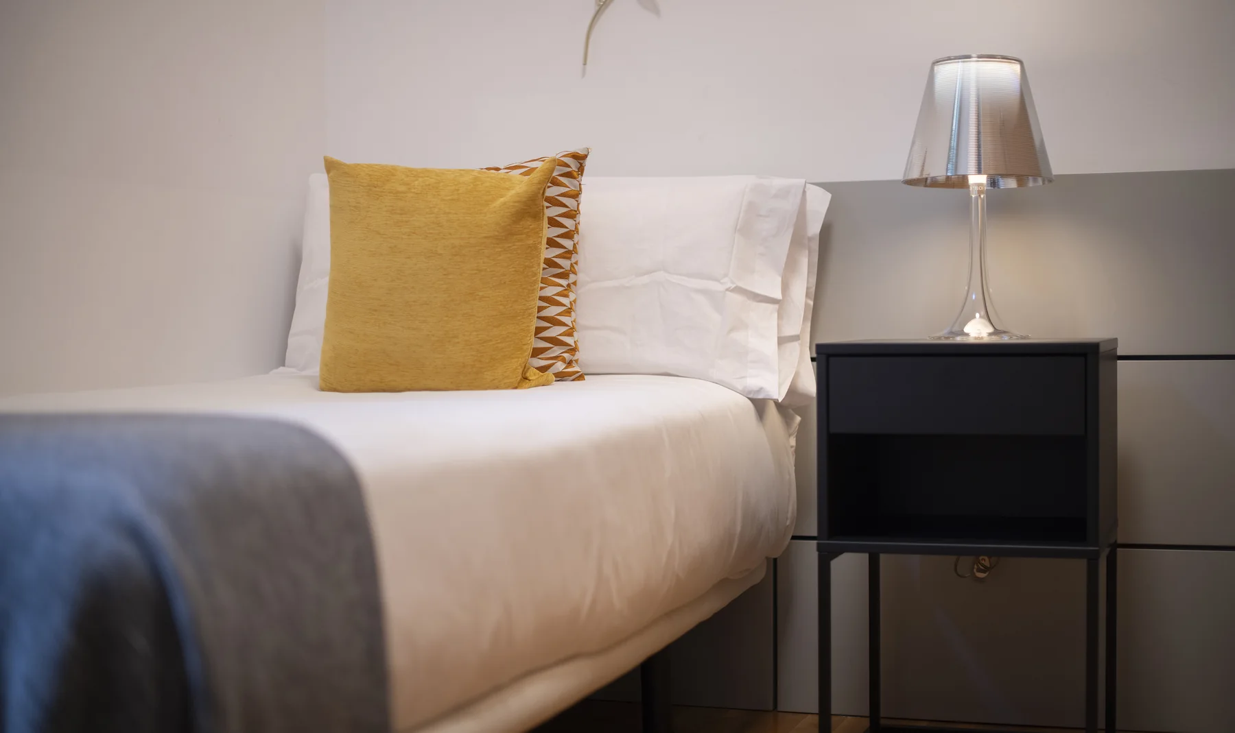 Suite Celia single bedroom with desk and storage 73