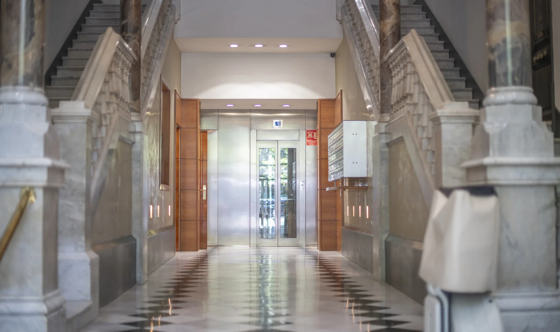 Suite Celia historic building entrance and lobby 79