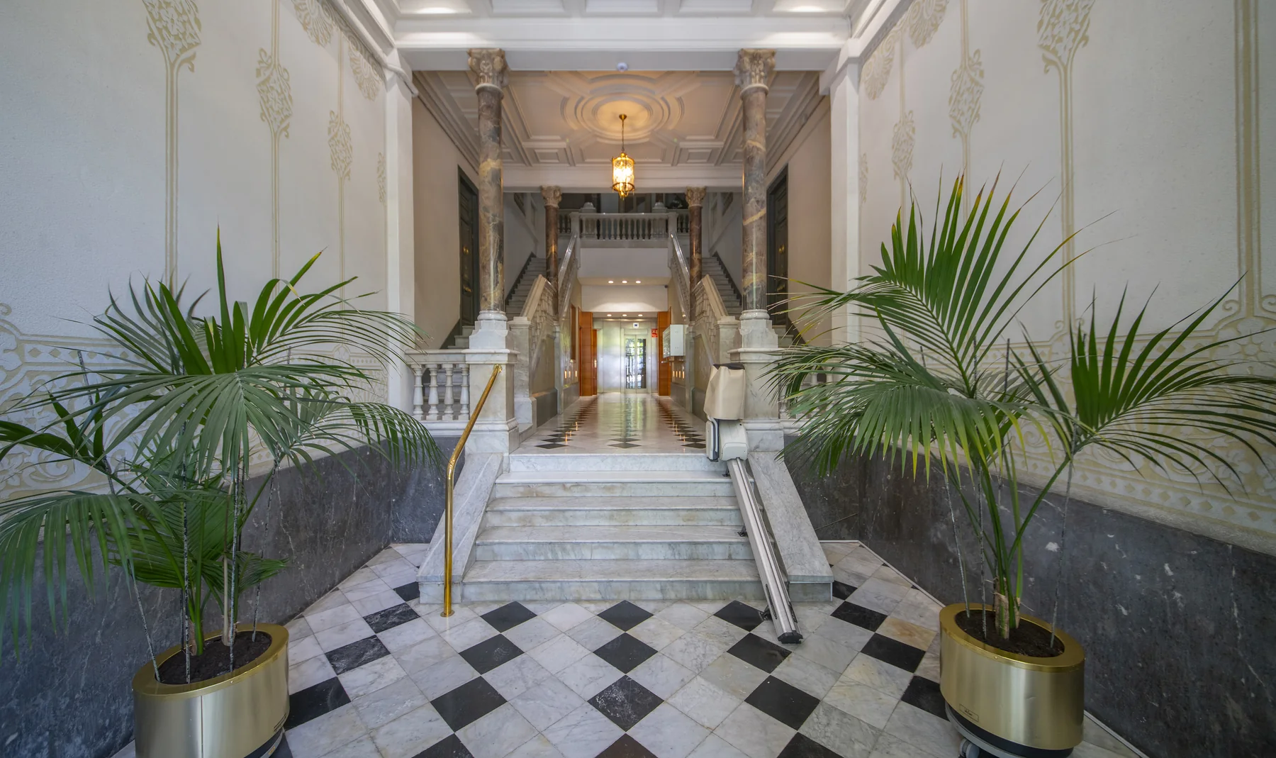 Suite Celia historic building entrance and lobby 80