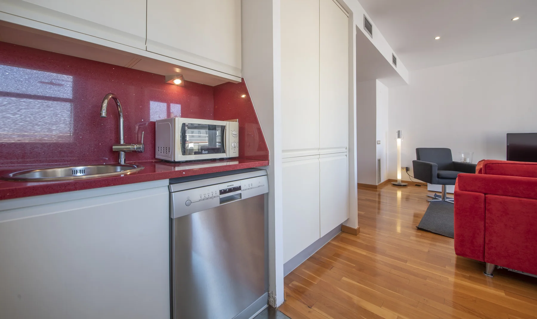 Suite Divina equipped kitchen with microwave and dishwasher