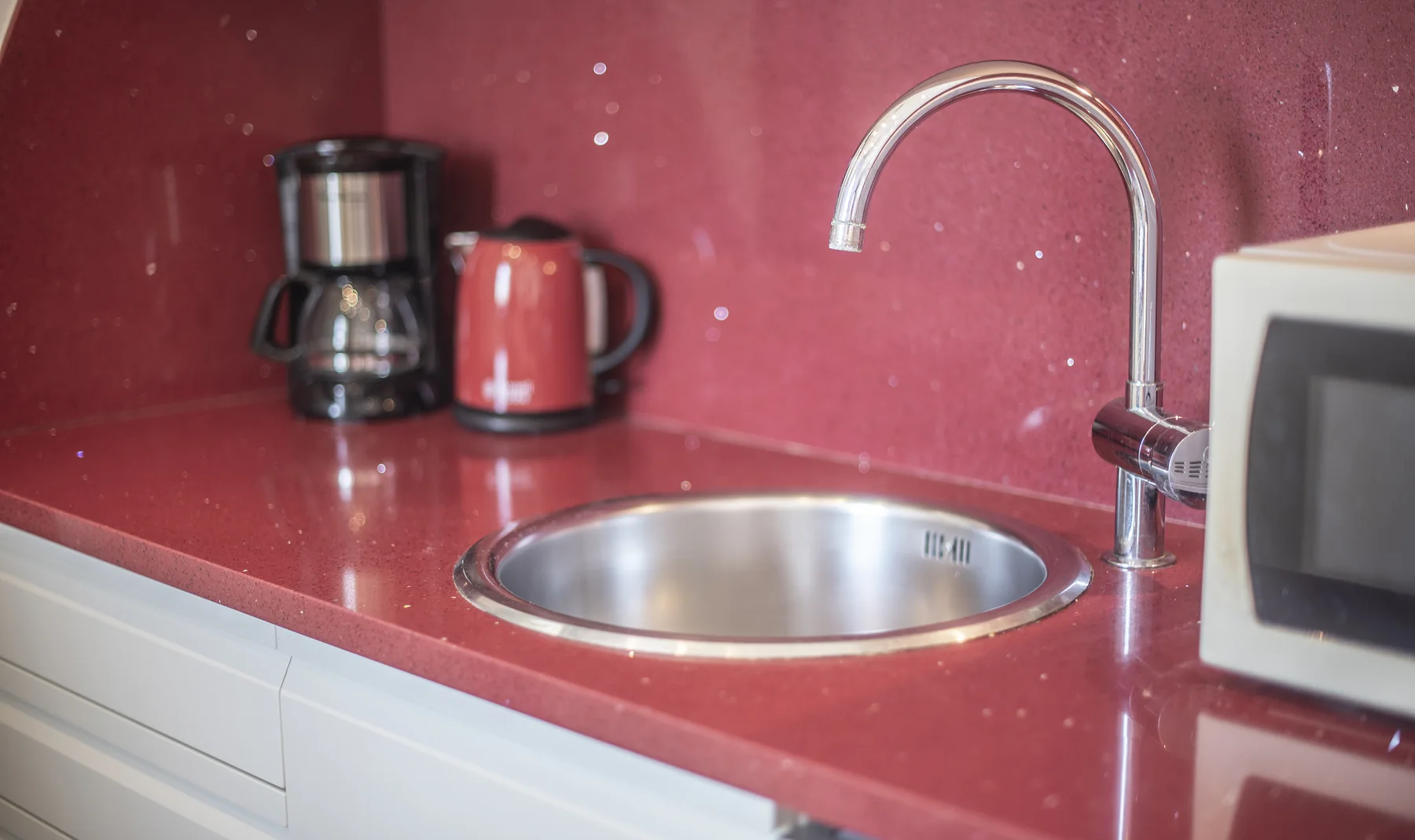 Suite Divina sink, coffee maker and microwave
