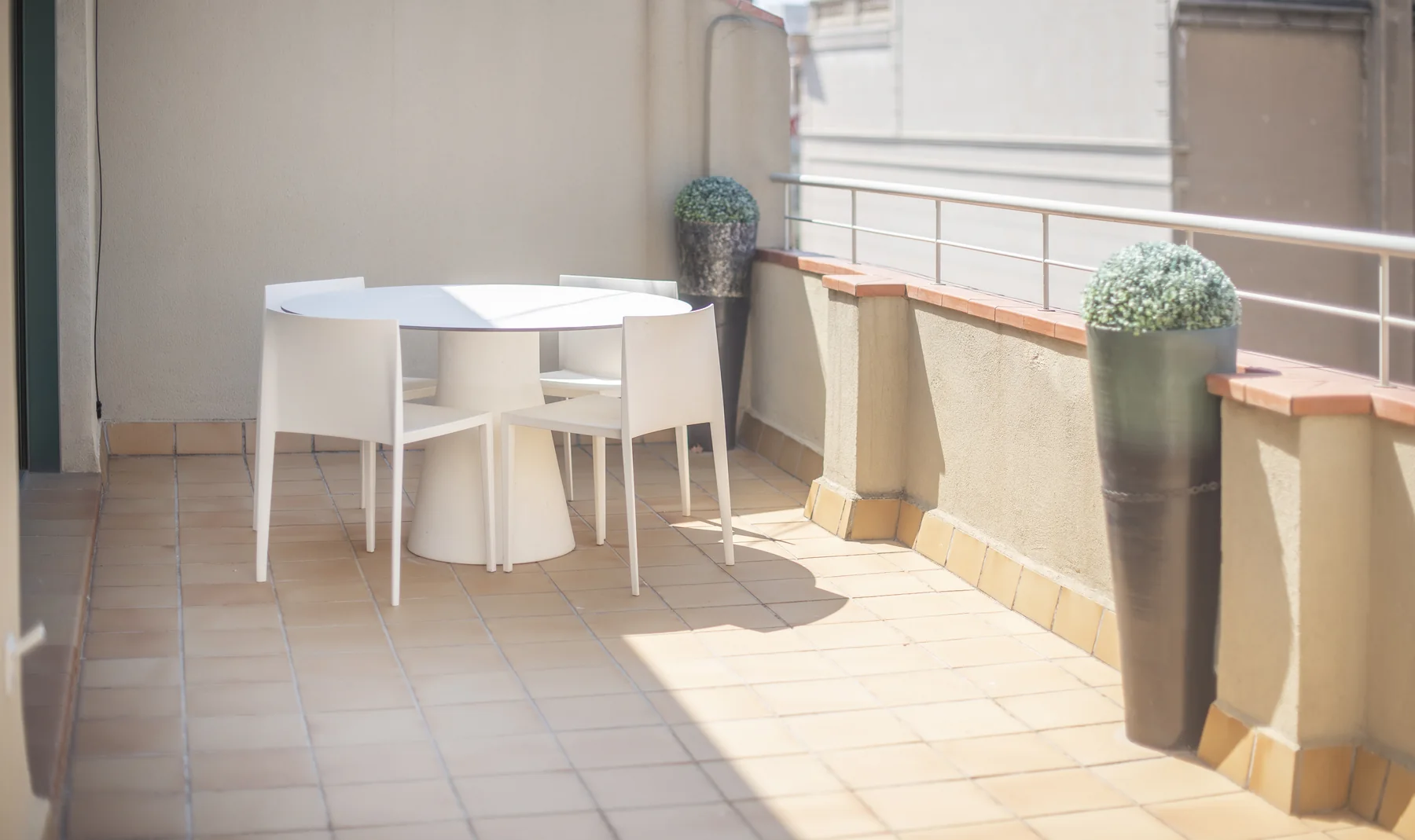 Suite Divina dining table on the south-facing terrace