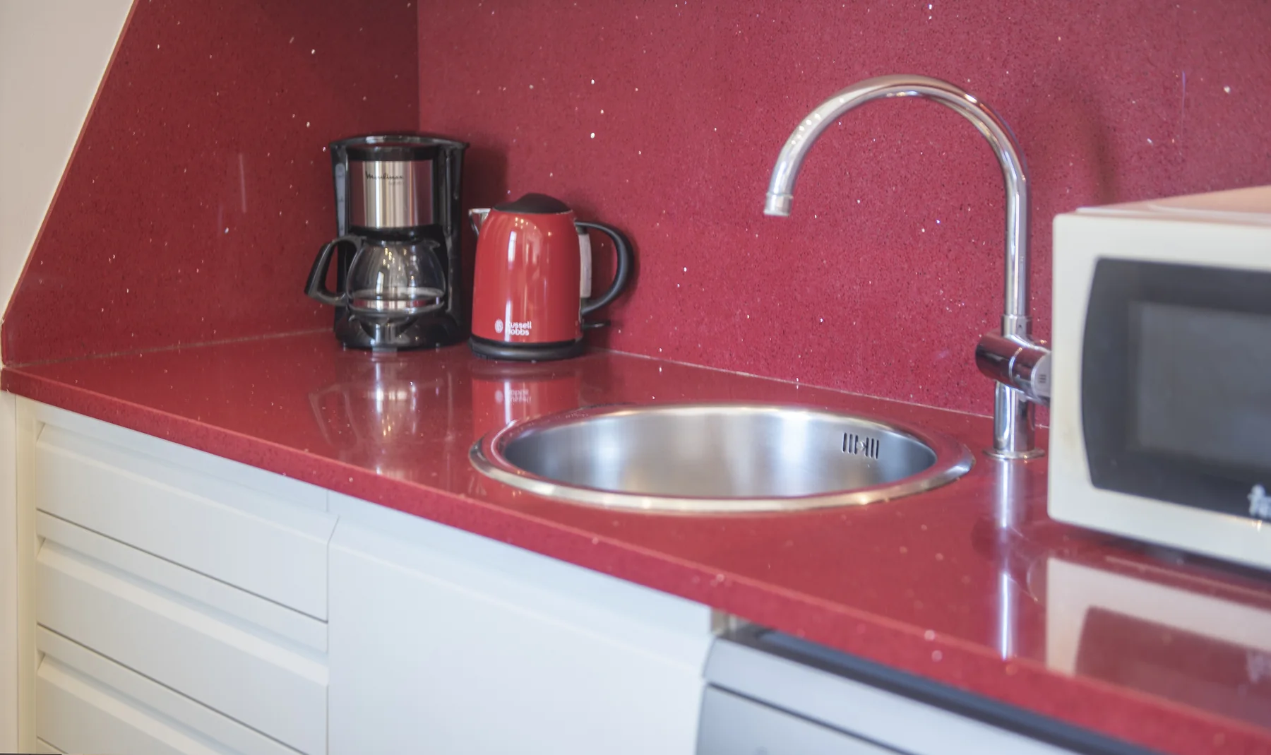 Suite Divina sink and coffee station