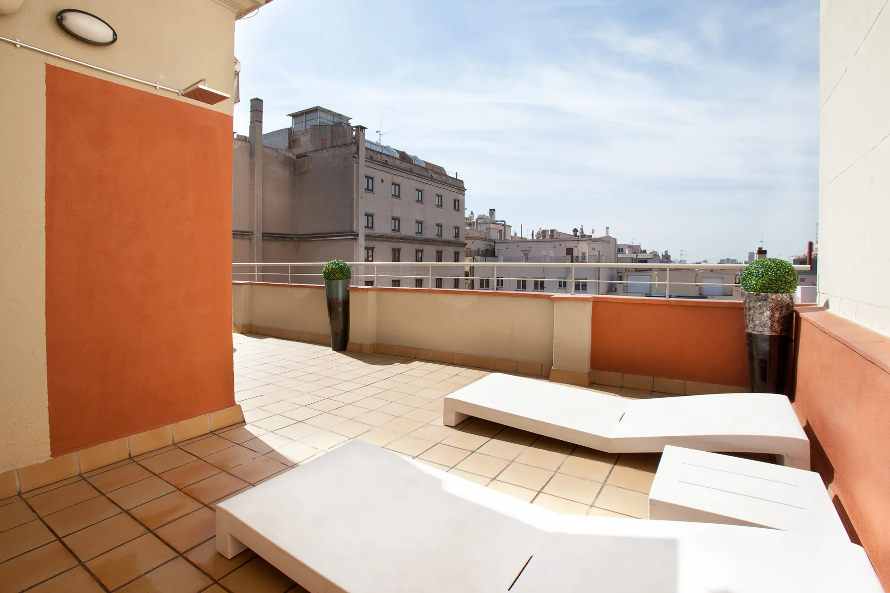 Suite Divina sun loungers and open city view