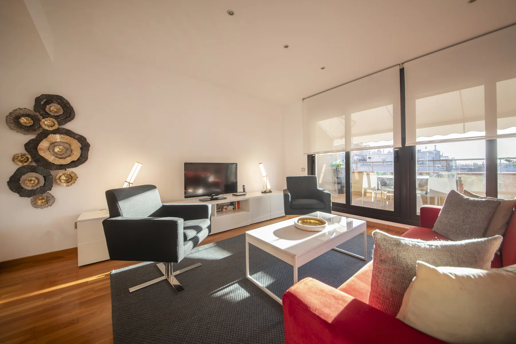 Suite Divina seating area with television