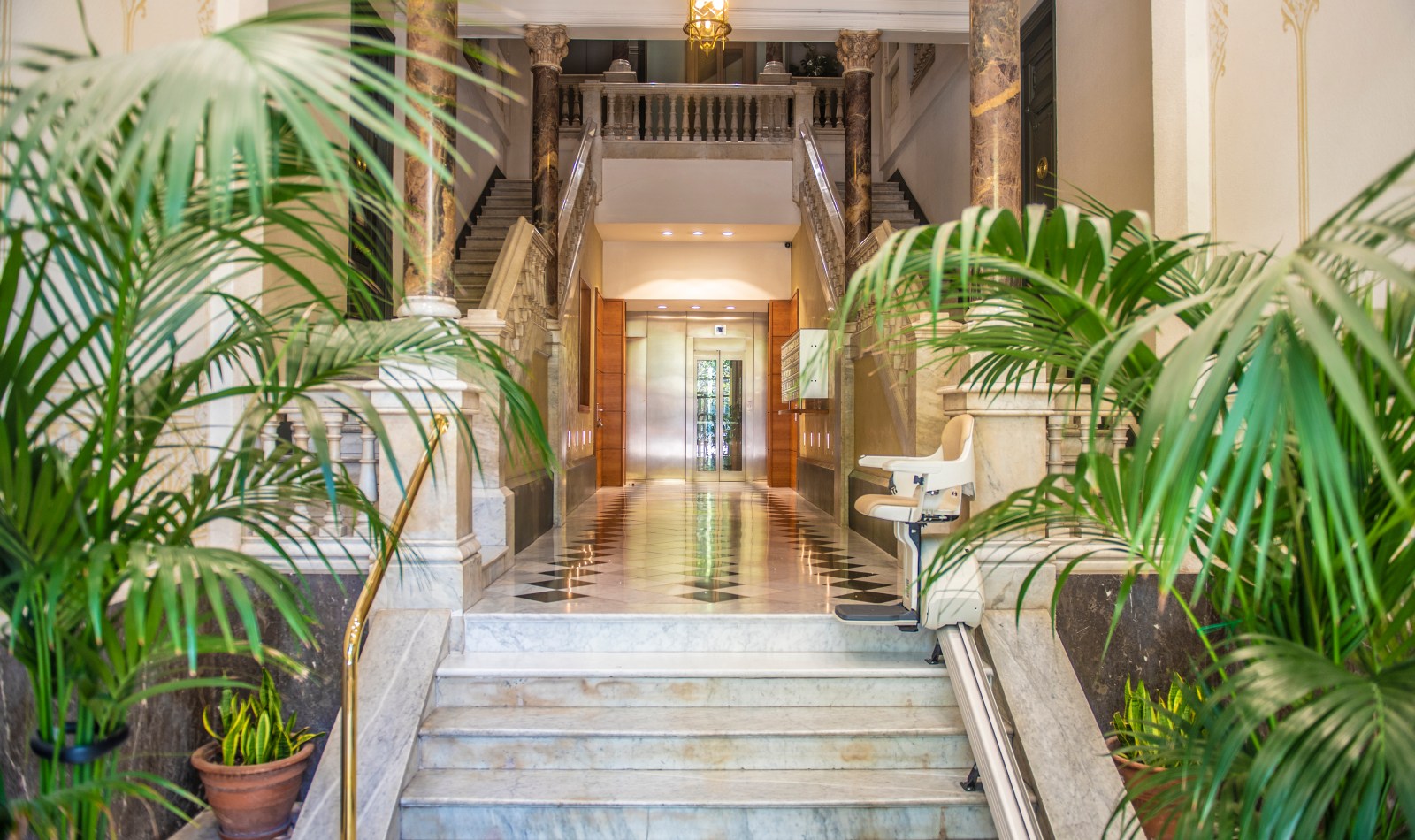 Suite Laia building & address, view 01