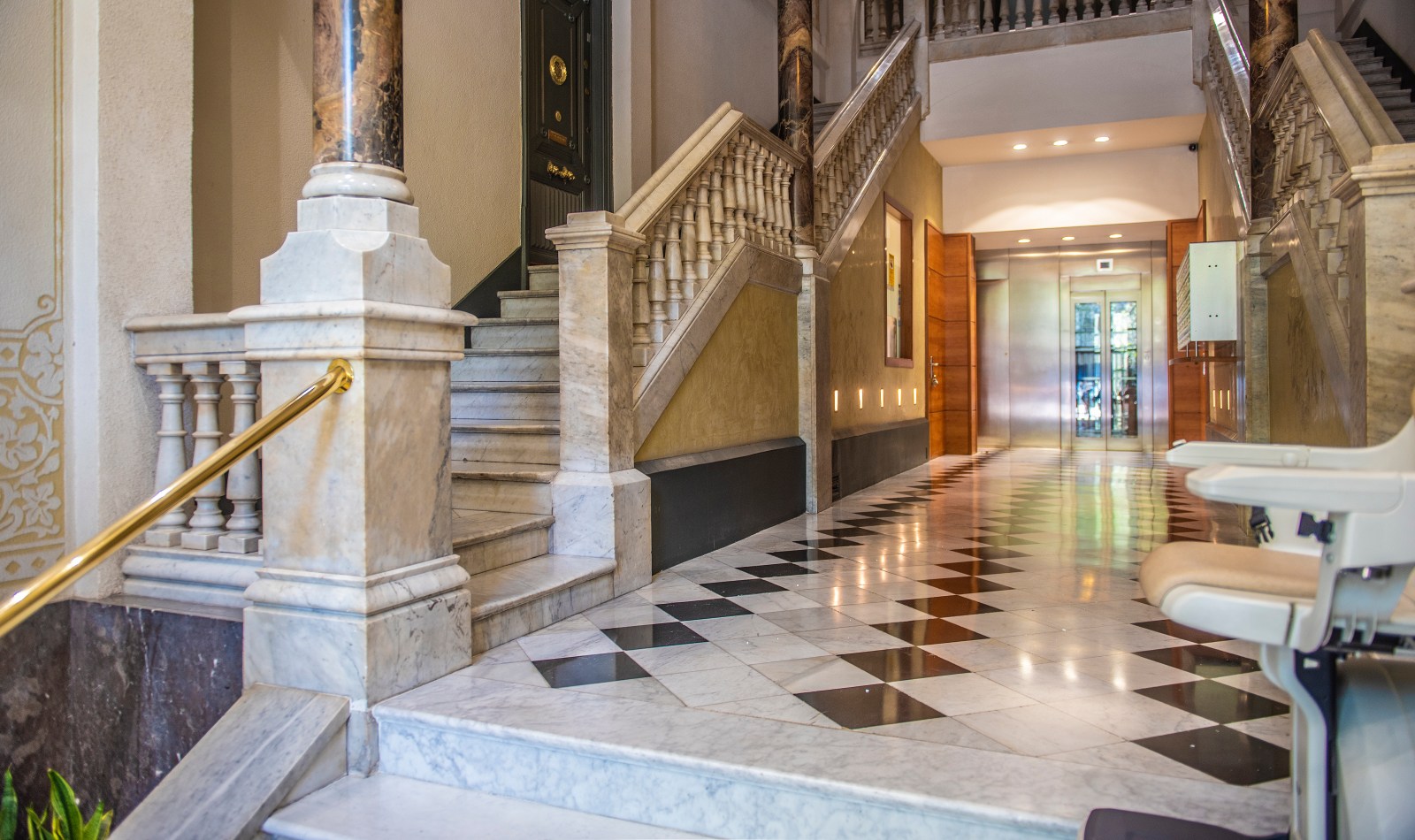 Suite Laia building & address, view 03