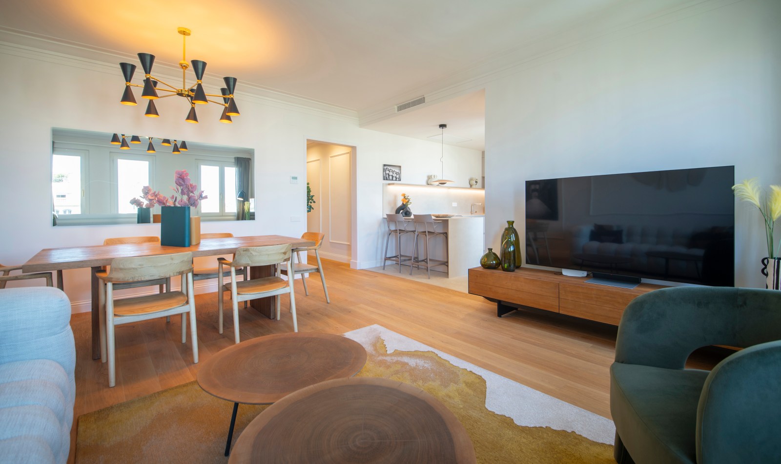 Suite Laia living and dining, view 04