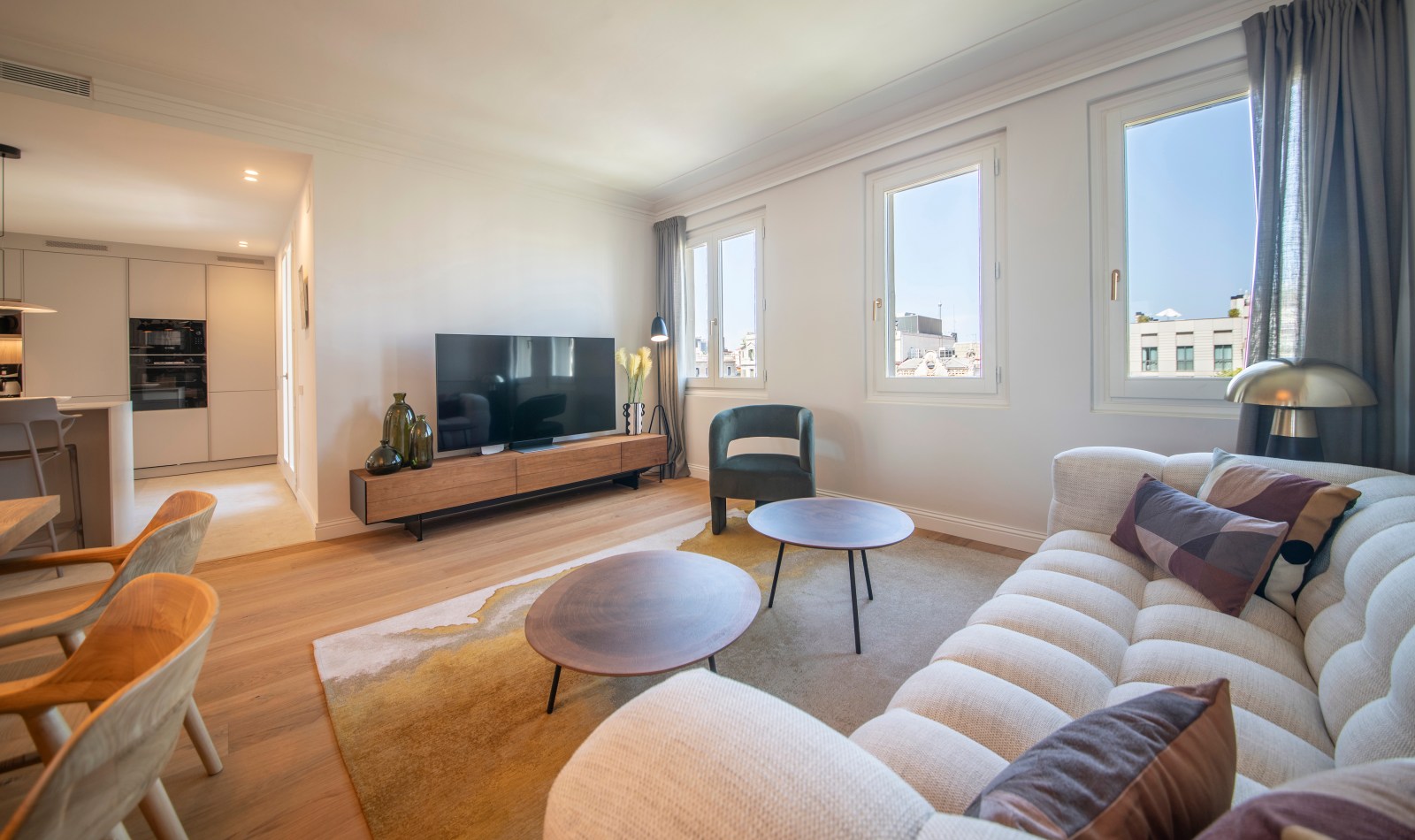 Suite Laia living and dining, view 05