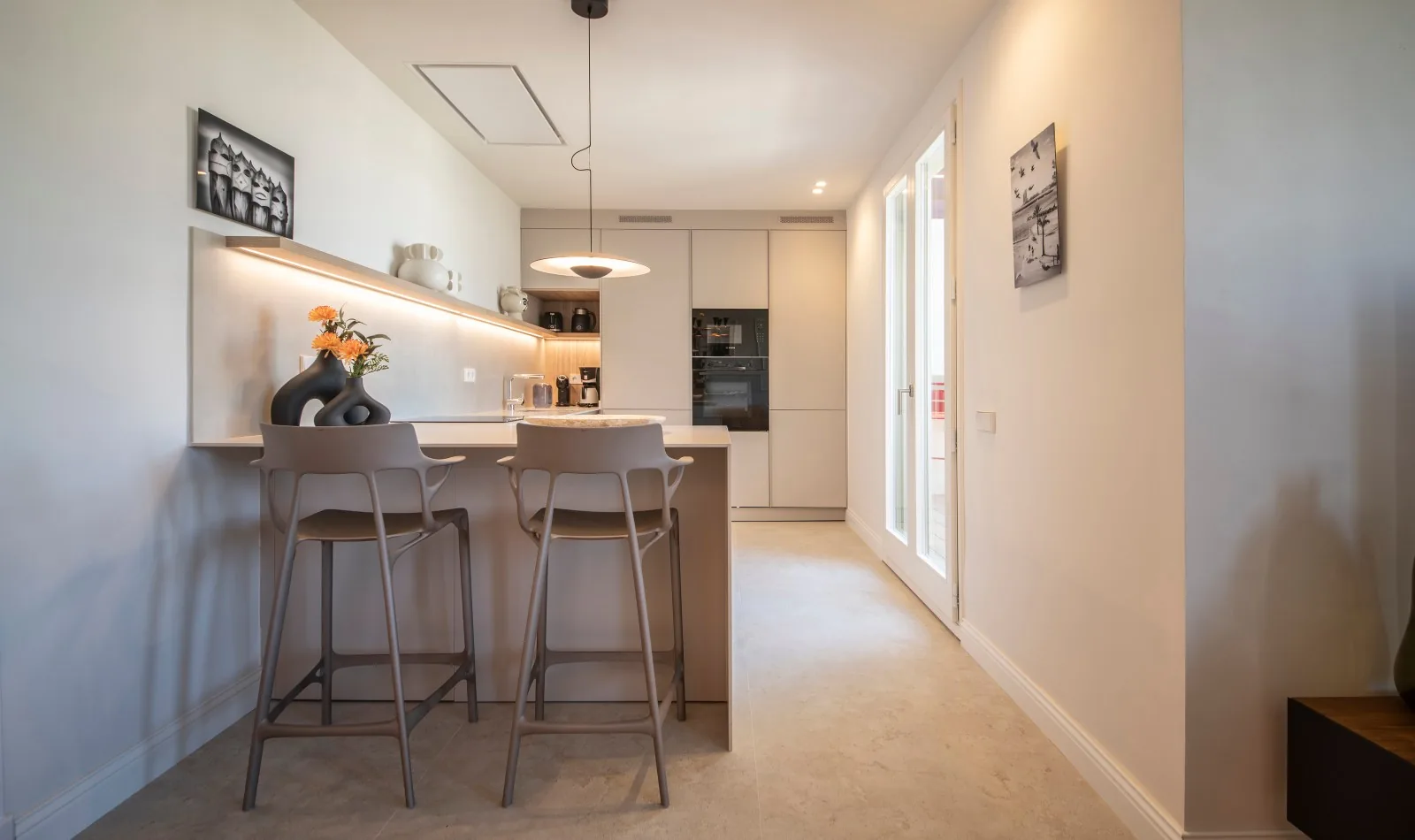 Suite Laia kitchen, view 01