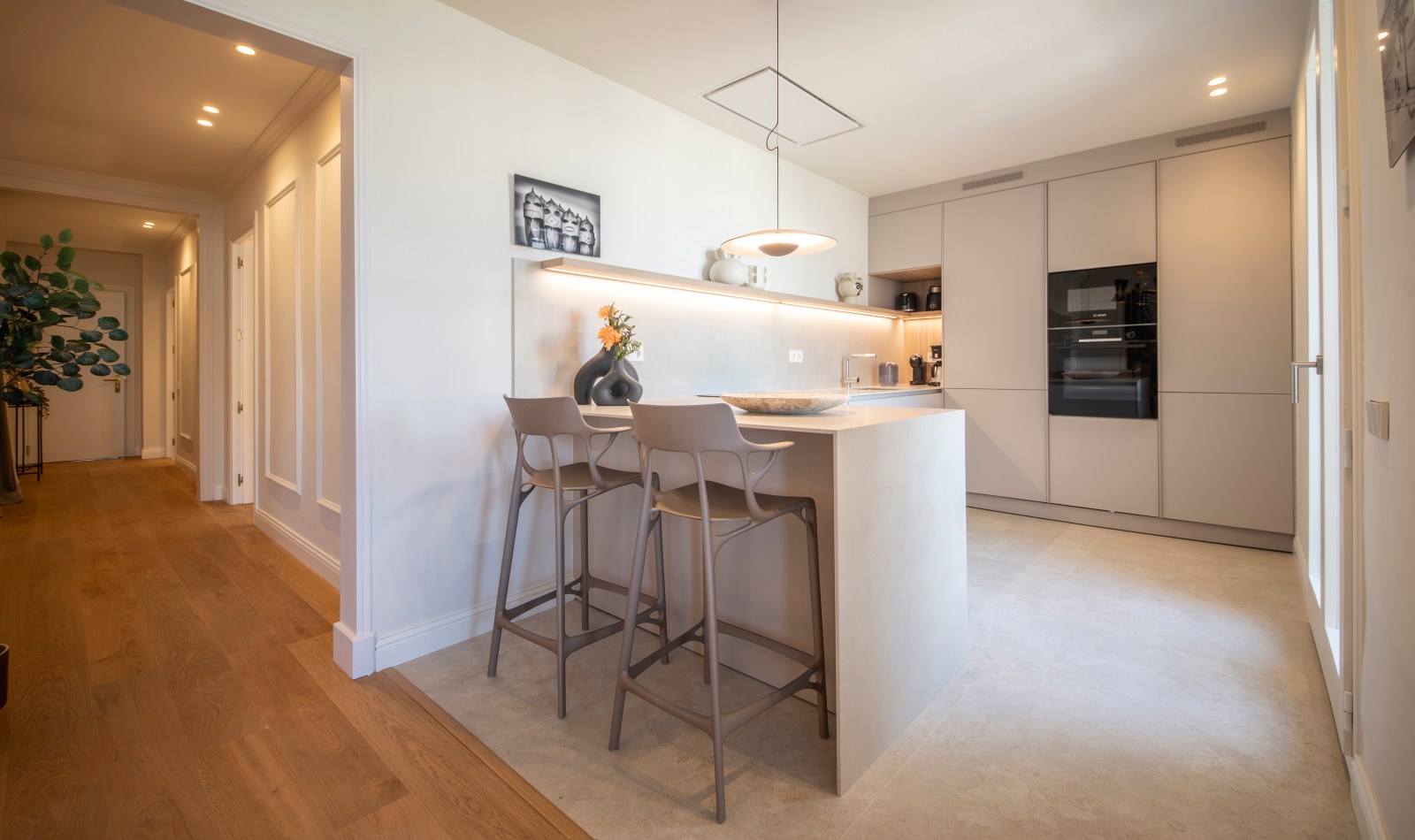 Suite Laia kitchen, view 02