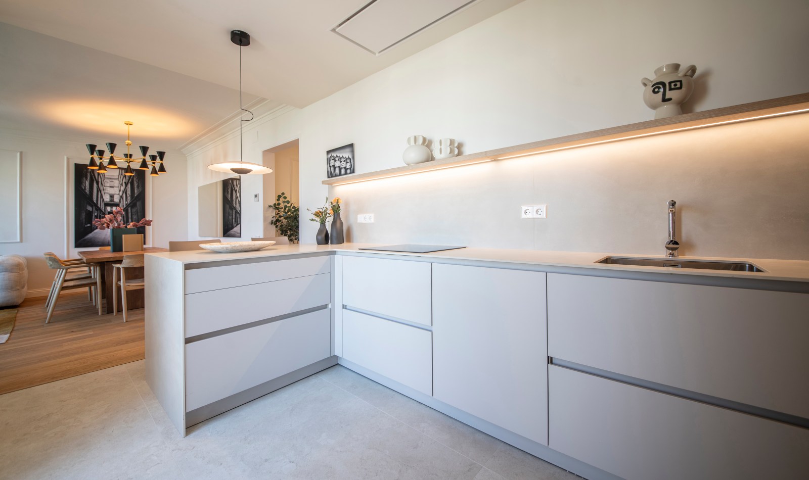 Suite Laia kitchen, view 03