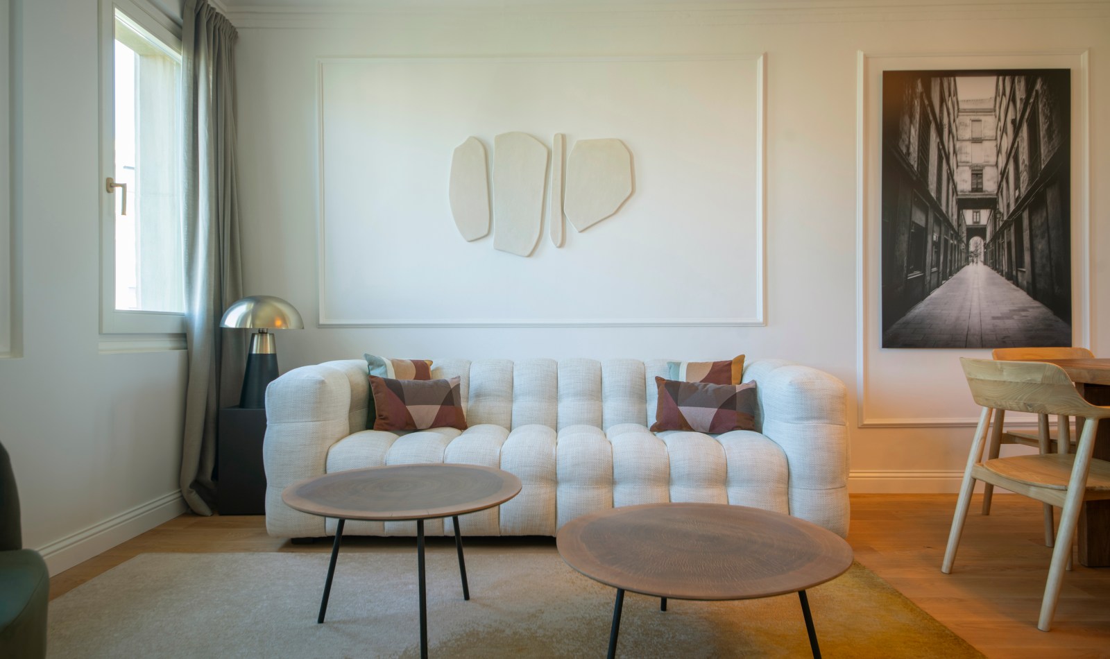 Suite Laia living and dining, view 06