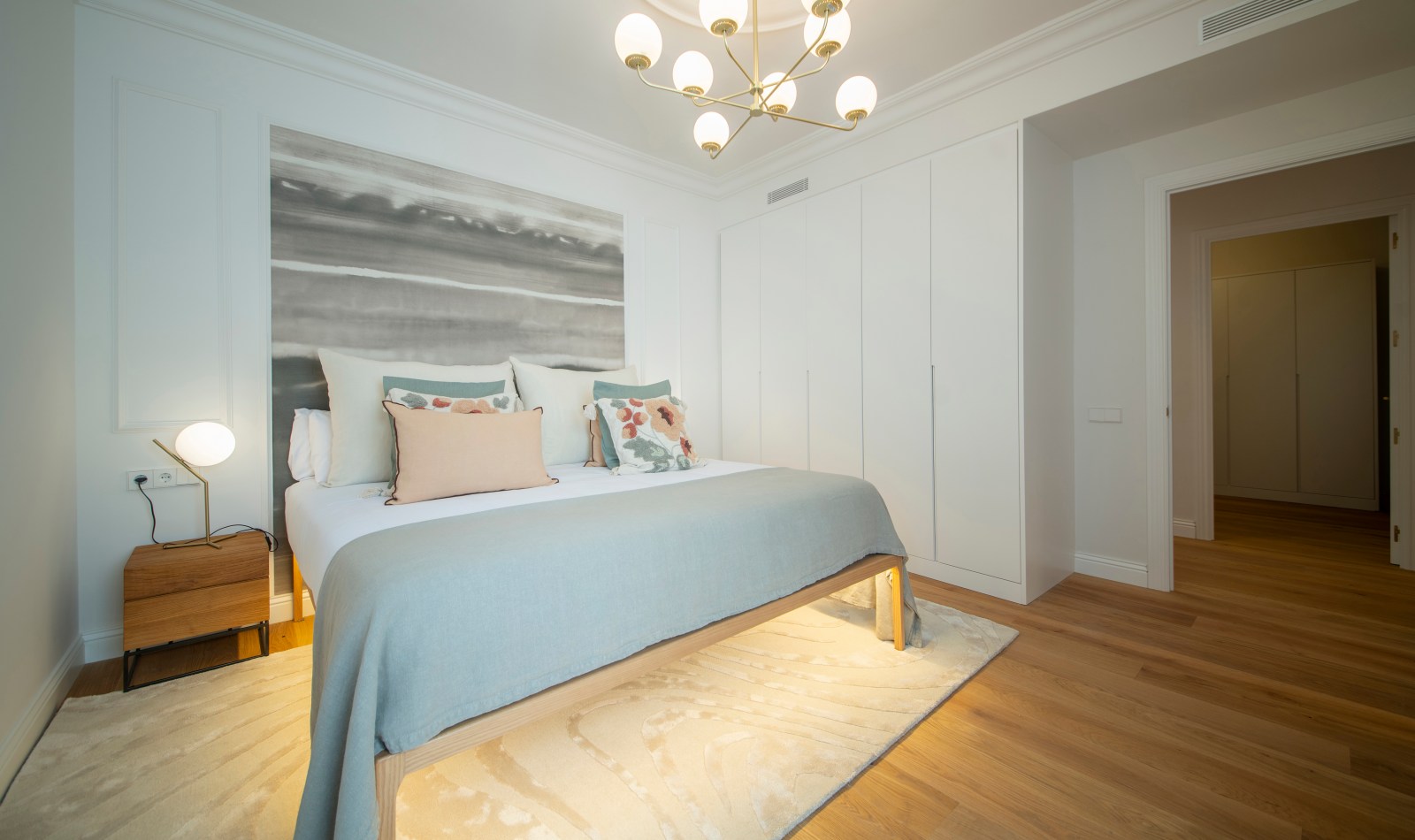 Suite Laia principal bedroom, view 02