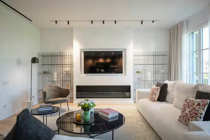 Suite Prestige living room arranged around the television wall
