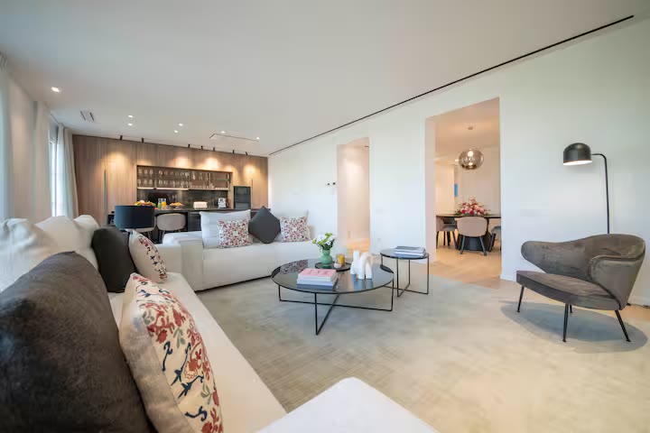 Suite Prestige lounge beside the city-facing windows