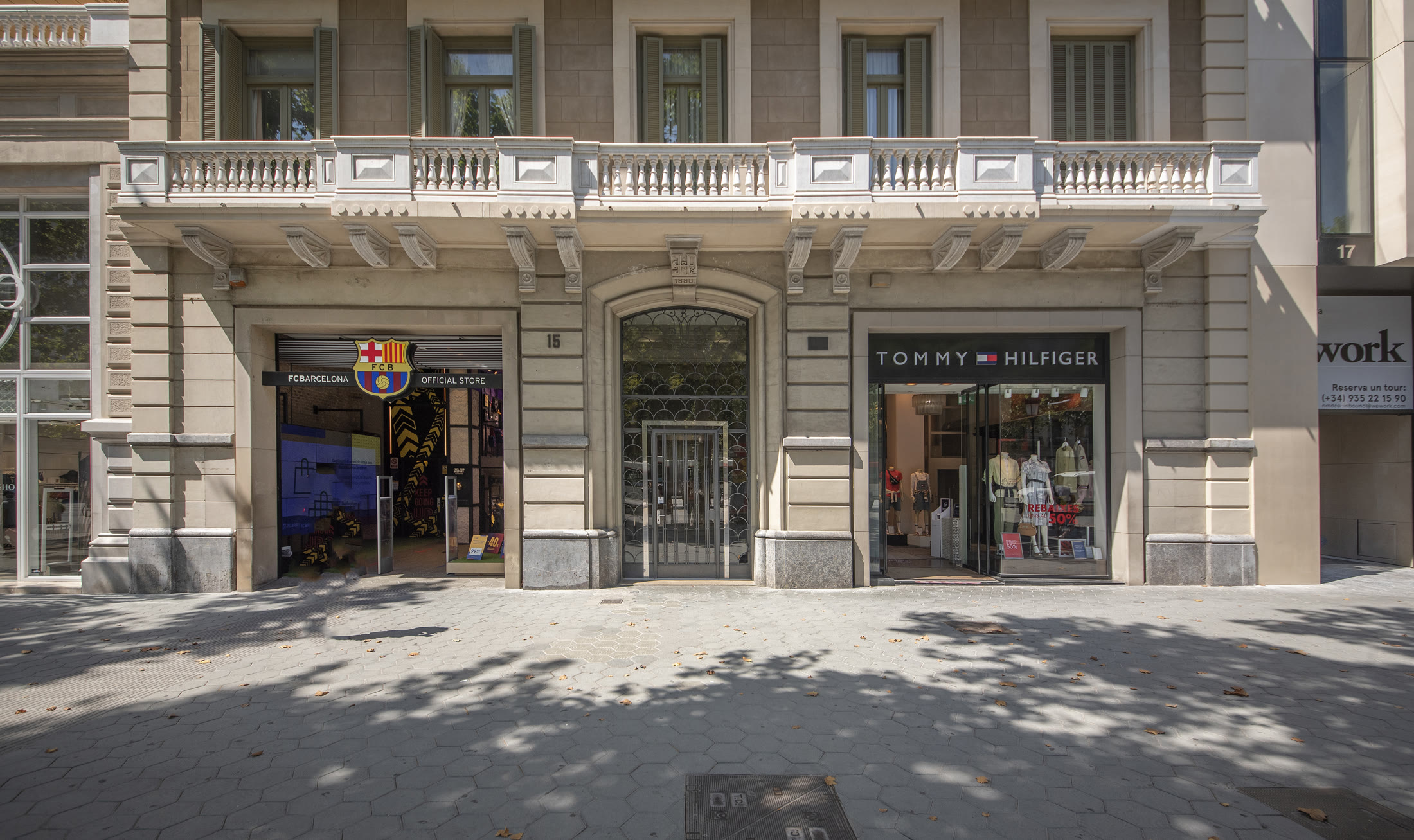 Historic façade of the PDG15 building on Passeig de Gràcia