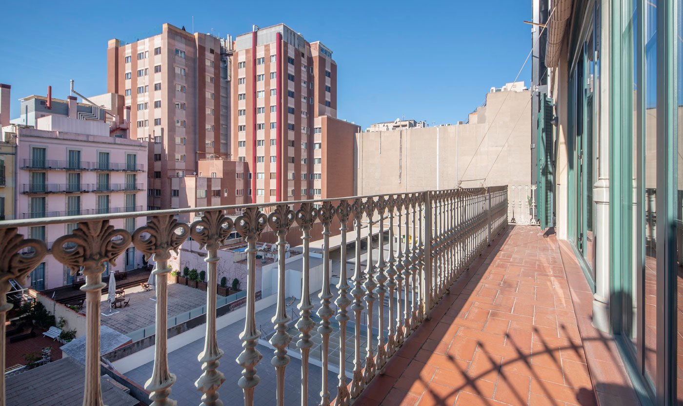 Long balcony outside Suite Sol&eacute;a overlooking central Barcelona